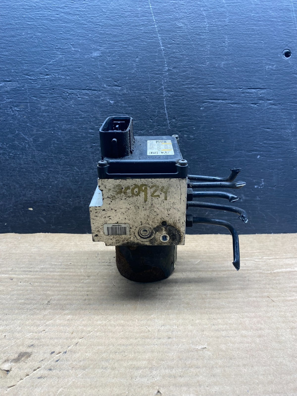 2014 Chevrolet Express 3500 van ABS Pump and Motor AD98394