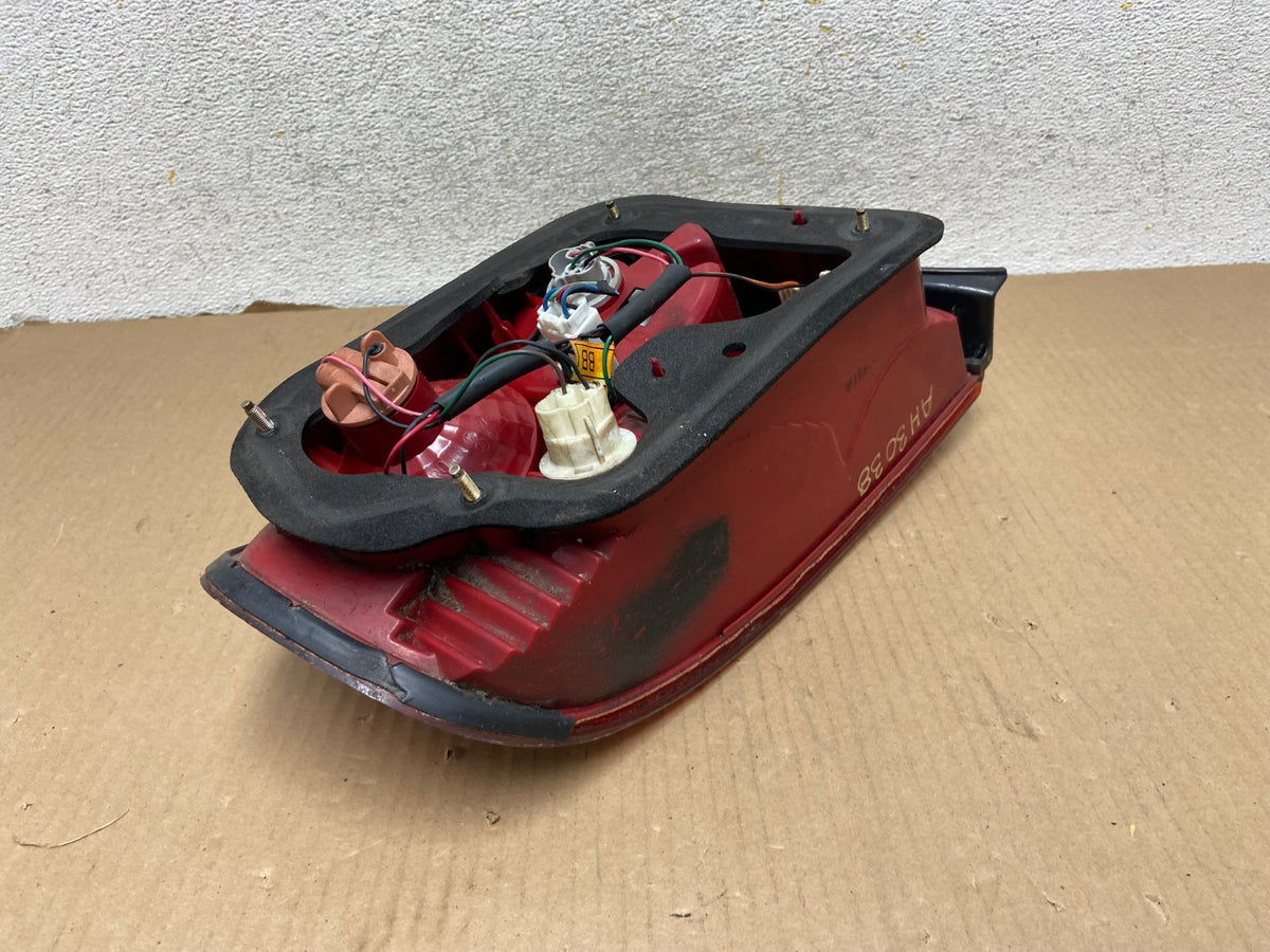 2002 - 2005 Hyundai Sonata Right Passenger RH Side Tail Light AH3038 LK6