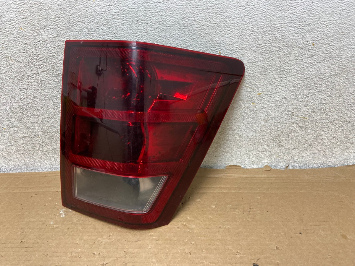 2005 - 2006 Jeep Grand Cherokee Right Passenger Rh Tail Light DEPO AH8467 LK0