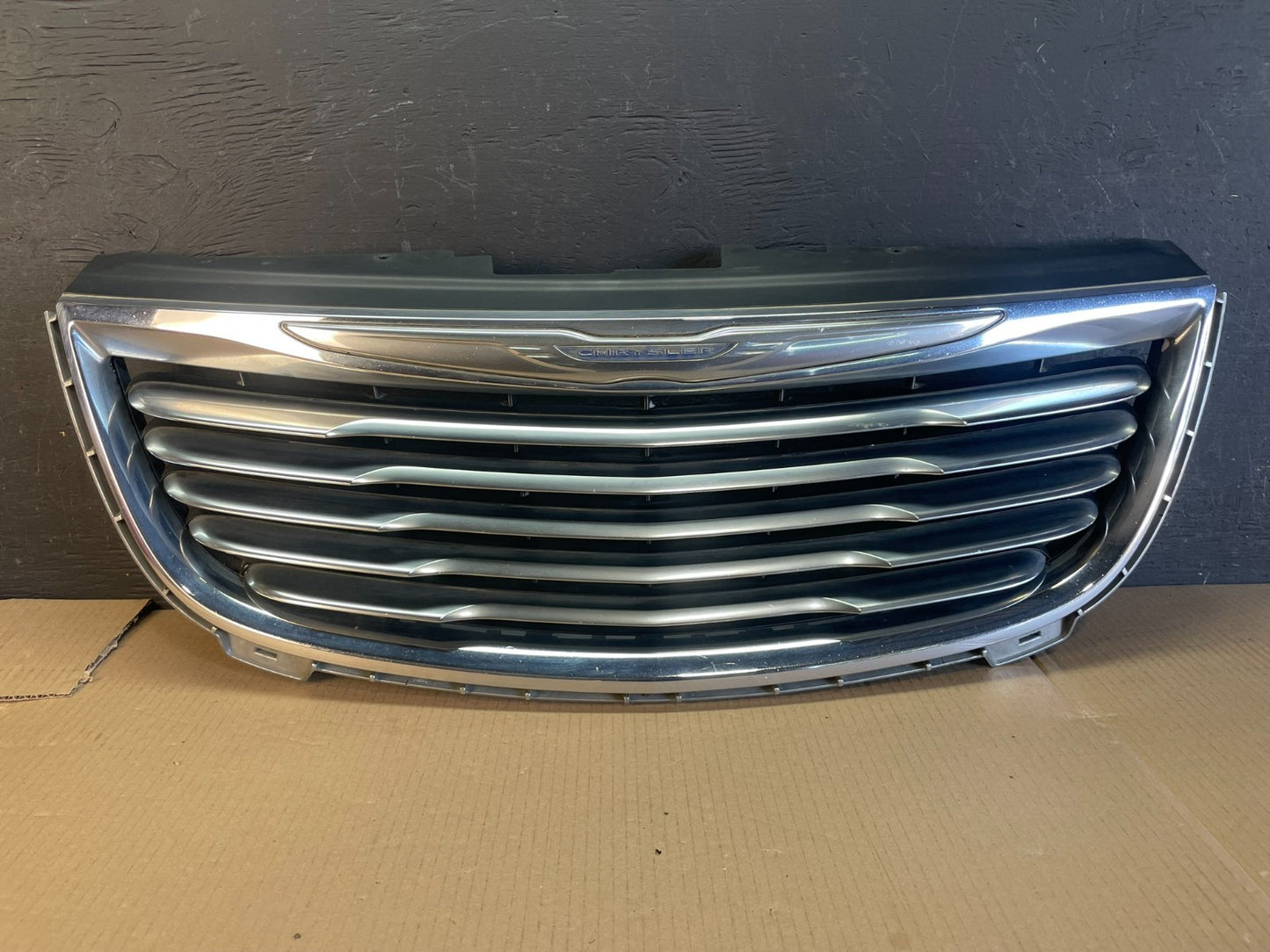 2011 to 2016 Chrysler Town & Country Front Upper Grill Grille AE3513 DG0