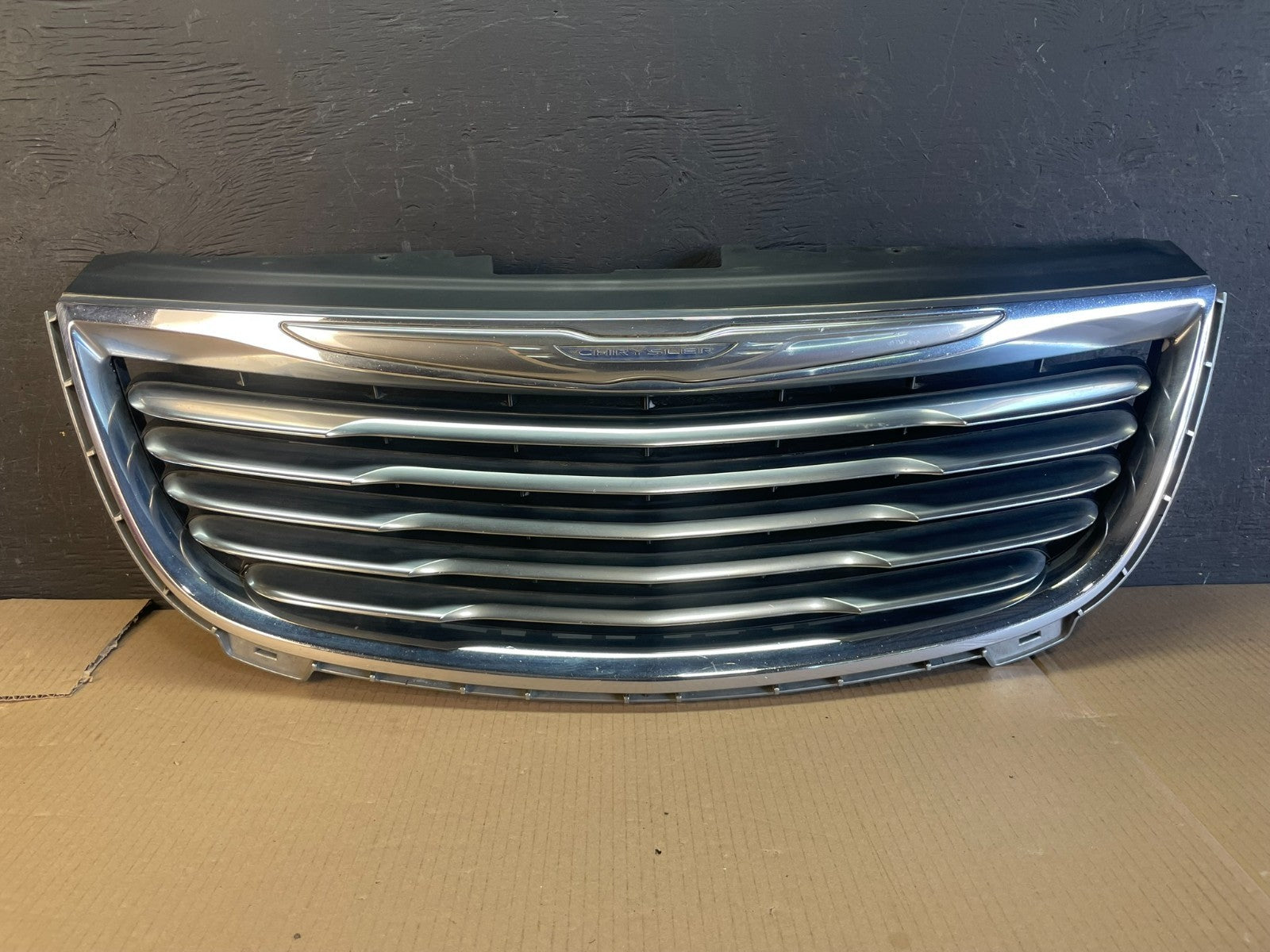 2011 to 2016 Chrysler Town & Country Front Upper Grill Grille AE3513 DG0