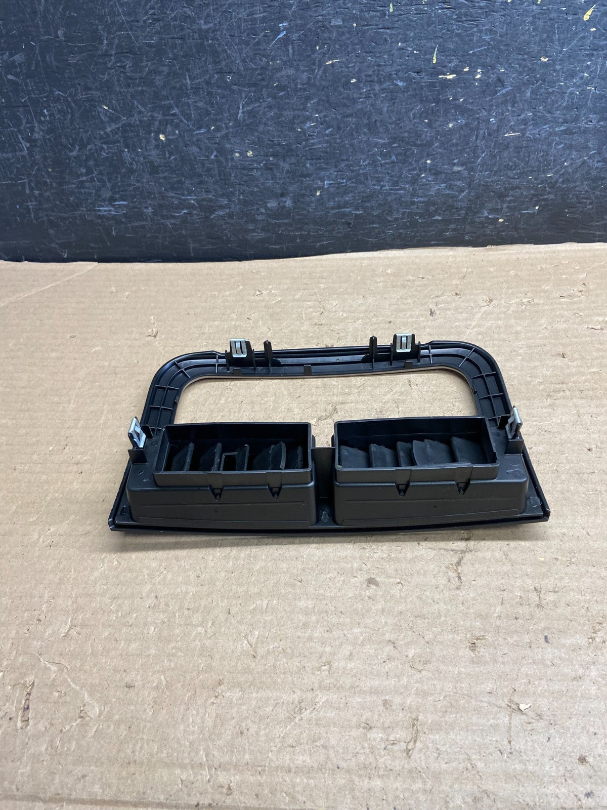 1999 to 2004 Jeep Grand Cherokee Center Dash Radio Bezel Trim ah3947 DG3