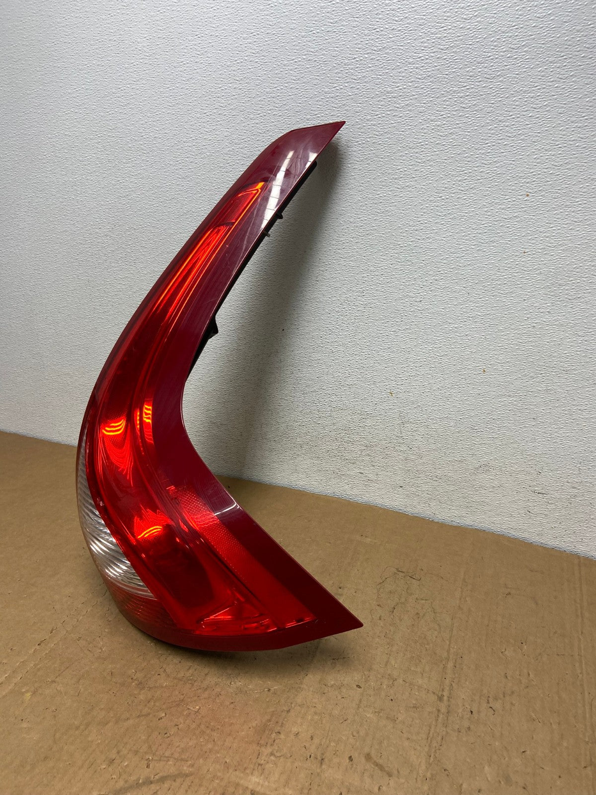2009 to 2011 Volvo XC60 Right Passenger RH Tail Light AD1303 LK1