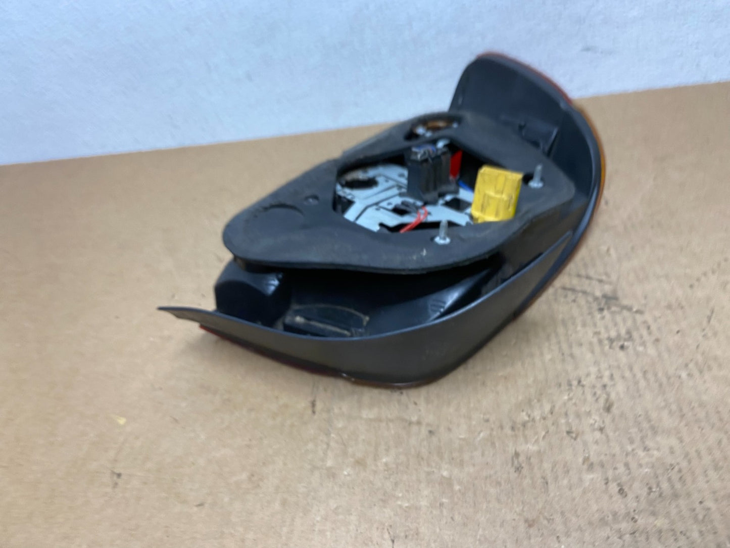 2001- 2003 BMW 5 Series E39 530i Right Passenger Side Tail Light Oem AC3131 DW3