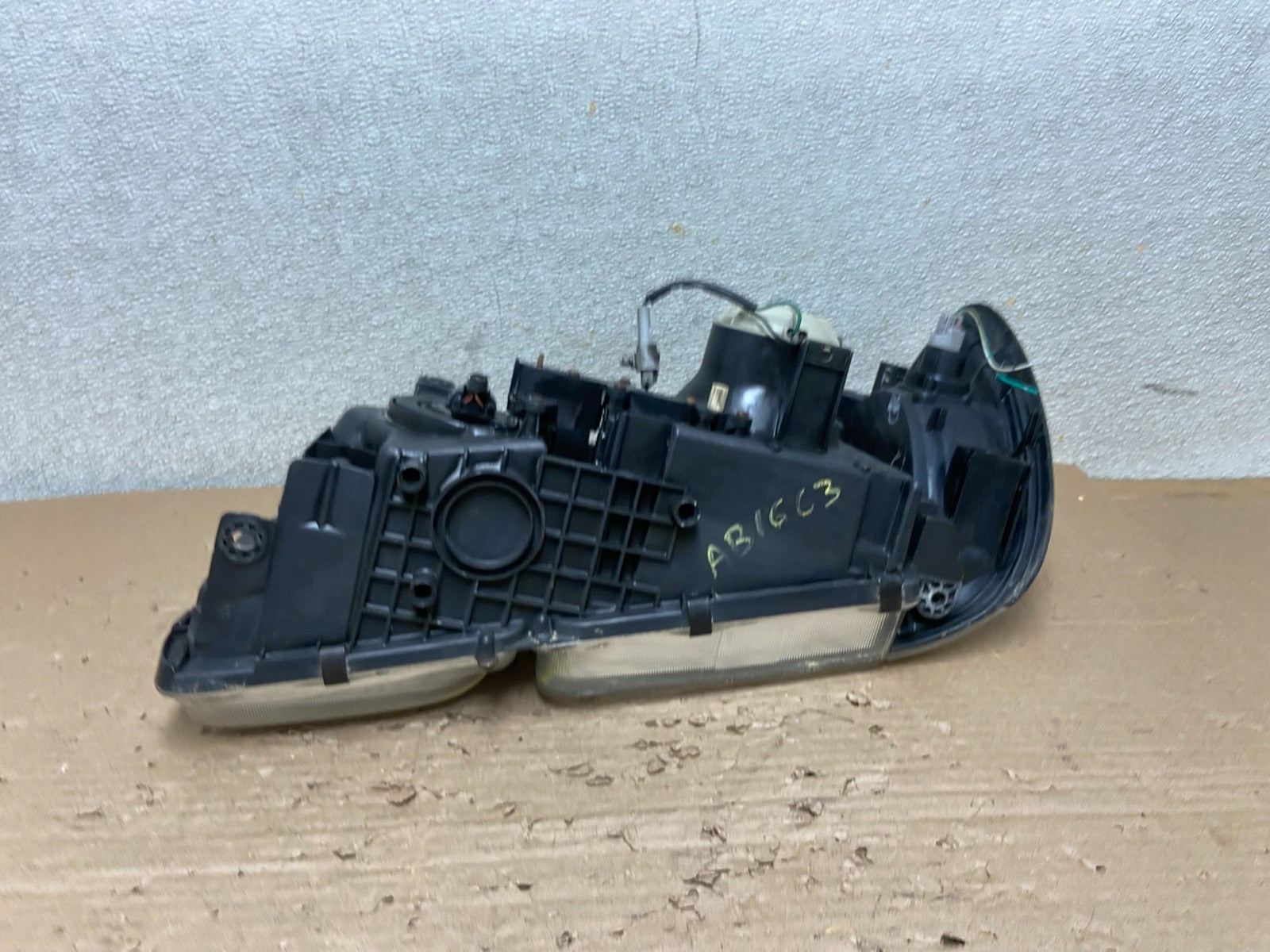 2003 to 2007 Lexus LX470 Right Passenger Side Halogen Headlight  OEM AB1633 DG7