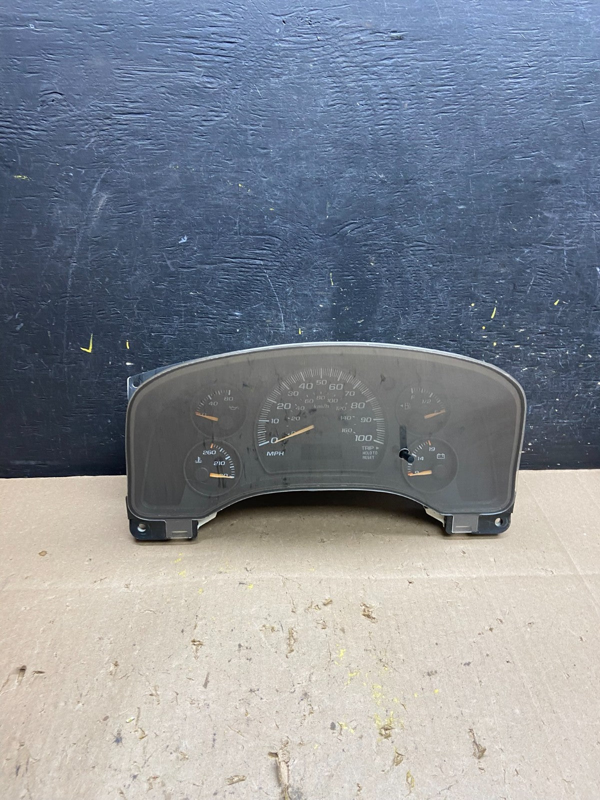 2003 to 2007 Chevrolet Express Speedometer Cluster Gauge 25755008 AC6777 DG0