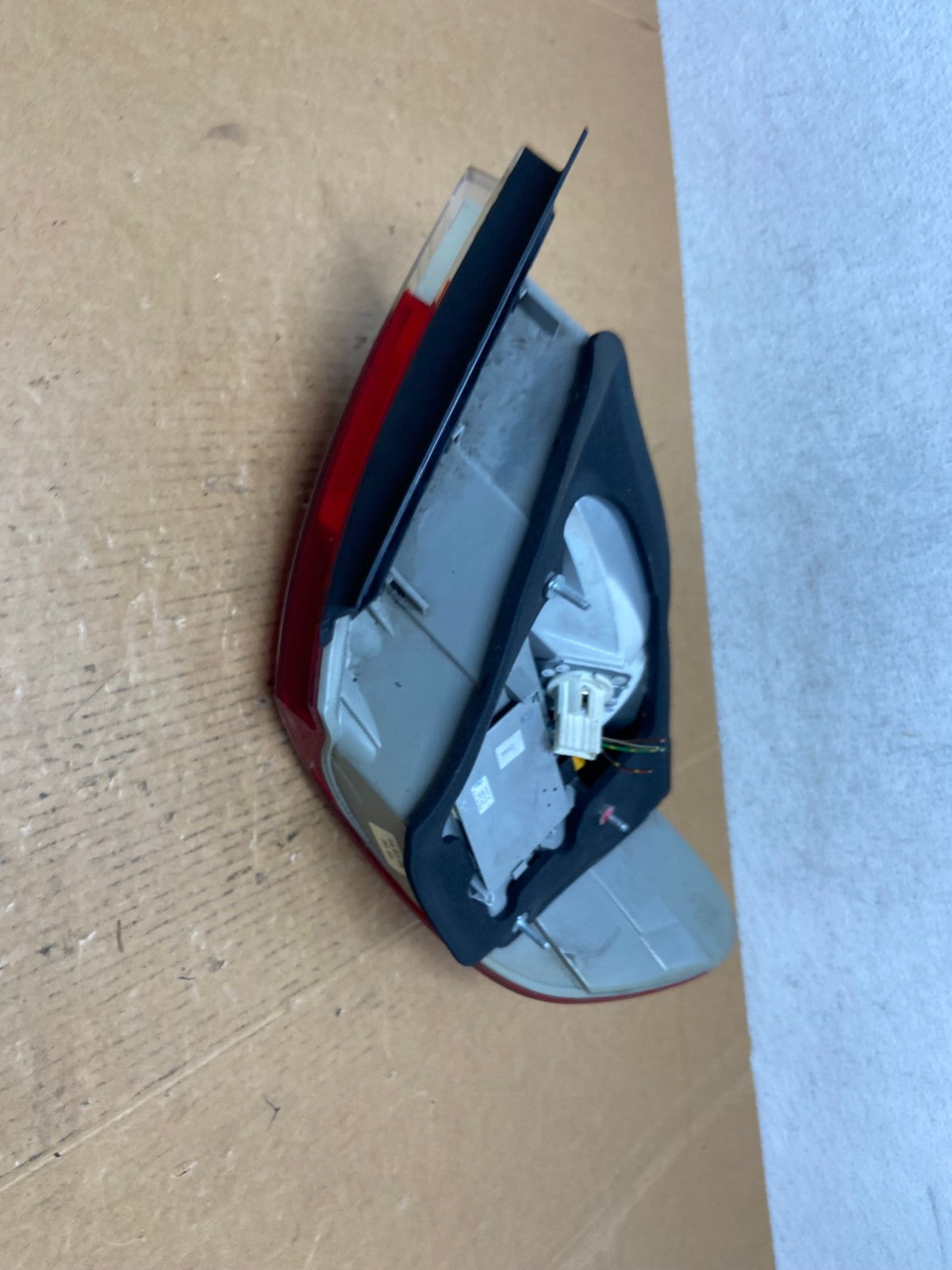 2006 to 2008 BMW 7-Series 750li 760li Right Passenger Tail Light AD9297 LK3