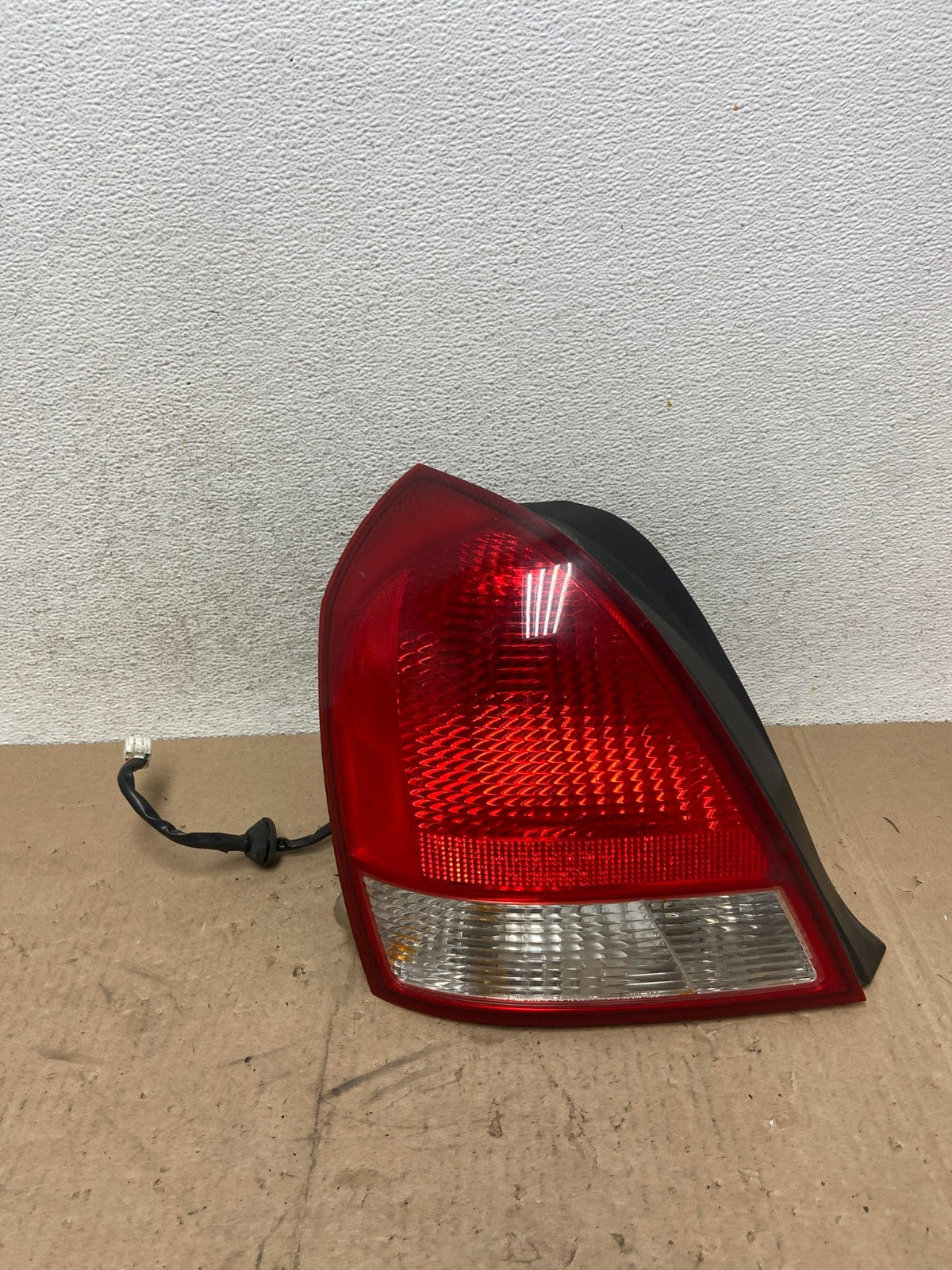 2001-2003 Sedan Hyundai Elantra Left Driver Lh Side Tail Light AG4929 LK0