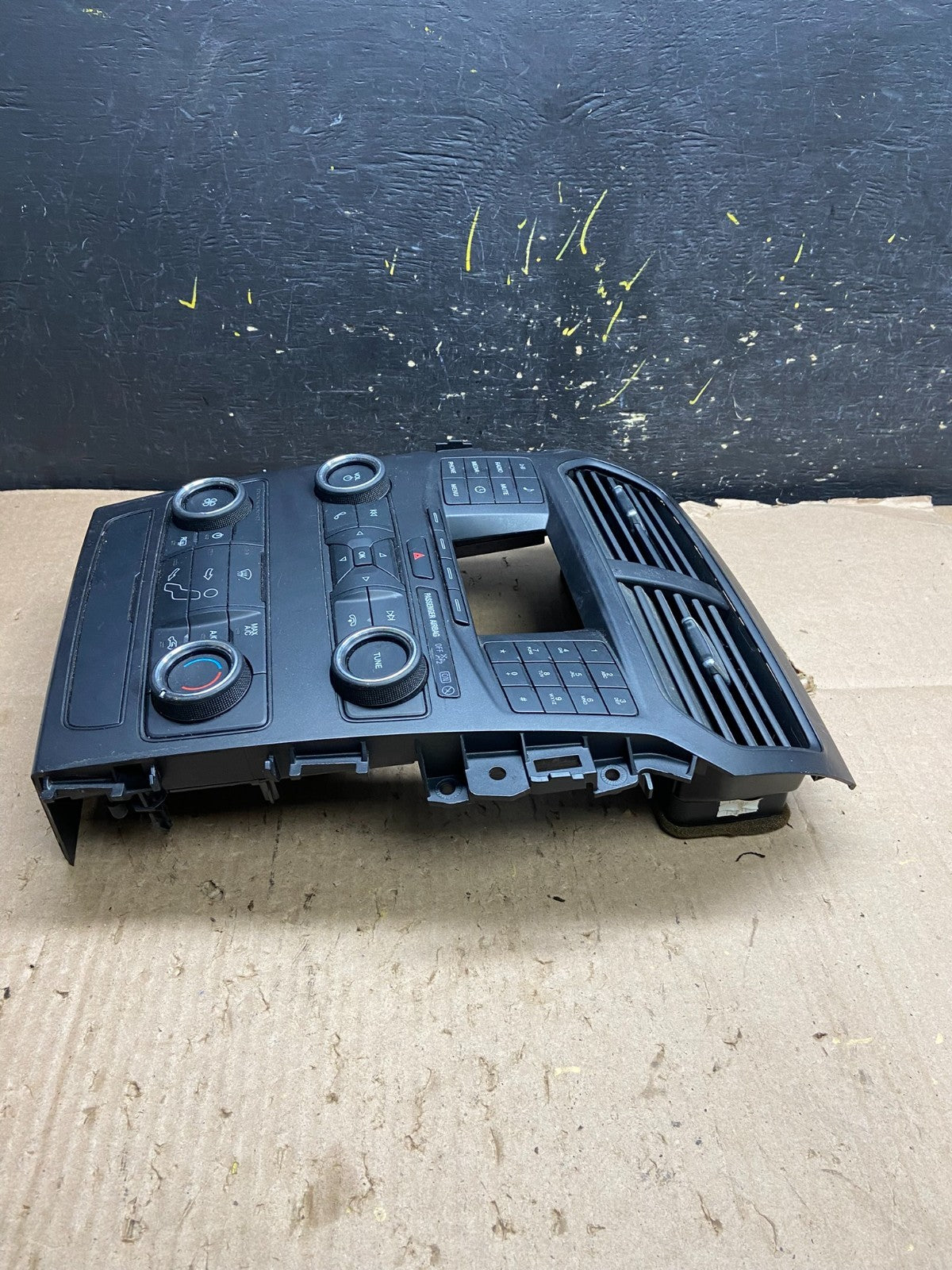 2019 Ford Explorer Radio Climate Control Trim Bezel Panel y5432 DG1