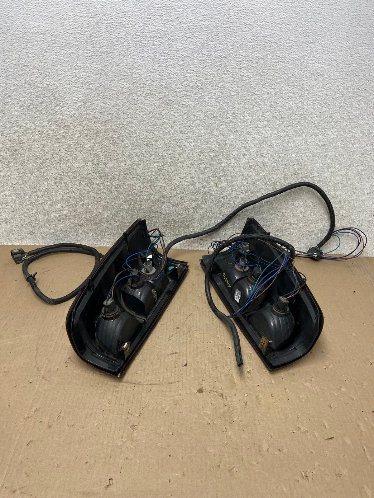2003-2006 Chevrolet Silverado Left + Right Side Tail lights AH6848 LK8