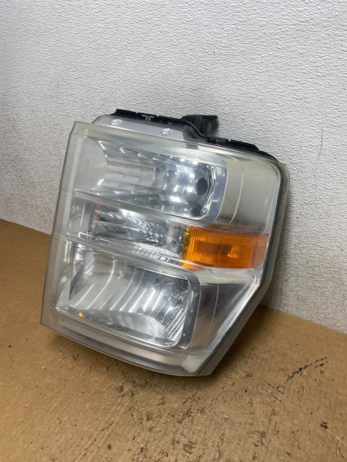 2008-2014 Ford Econoline E150 E250 E350 Left Driver LH Headlight OEM Q8140 DW1