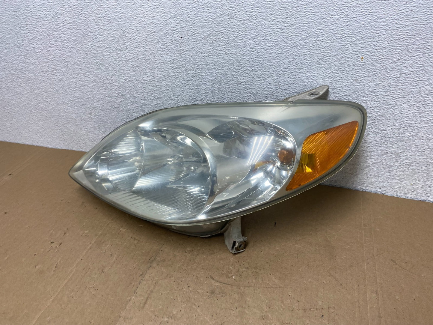 2003 to 2008 Toyota Matrix Left LH Side Halogen Headlight AC5770 DW1