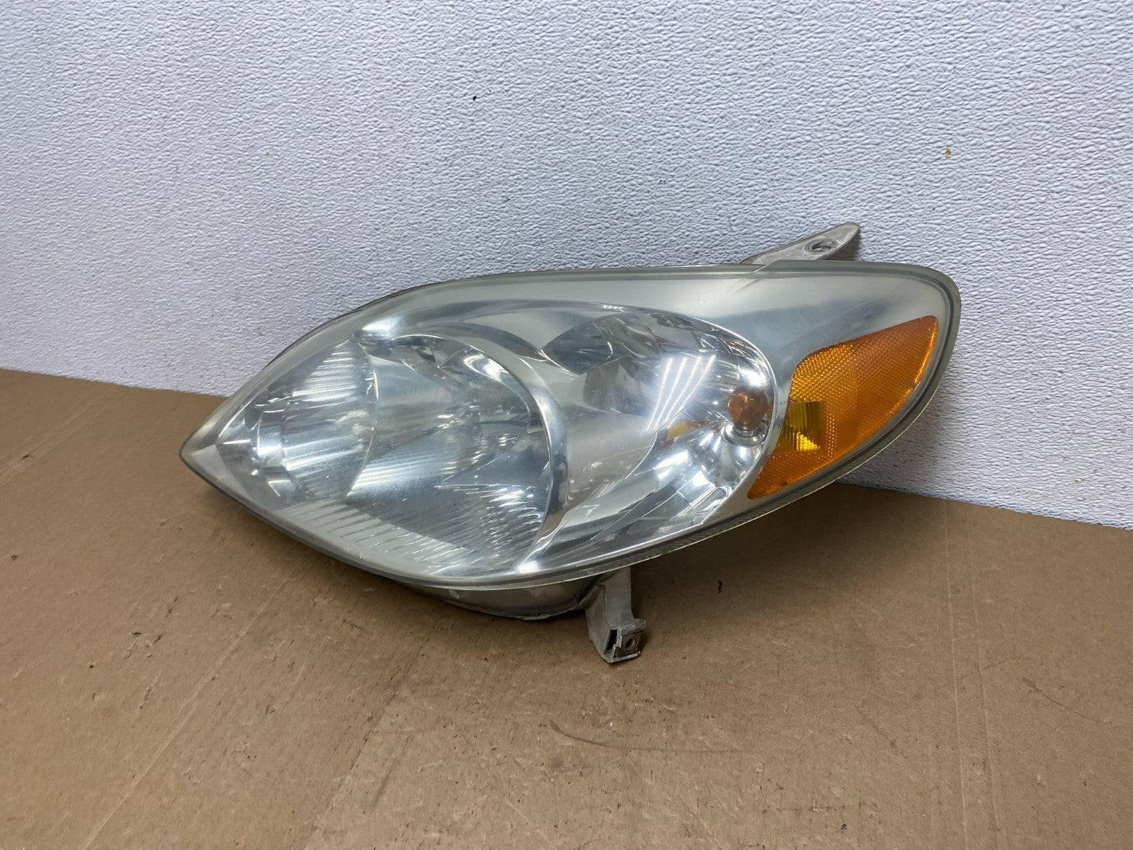 2003 to 2008 Toyota Matrix Left LH Side Halogen Headlight AC5770 DW1