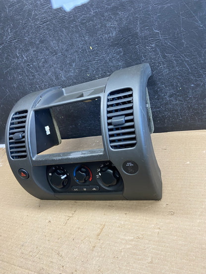 2005-2008 Nissan Pathfinder Radio A/C Heat Temperature Climate Control AH3821 DG4