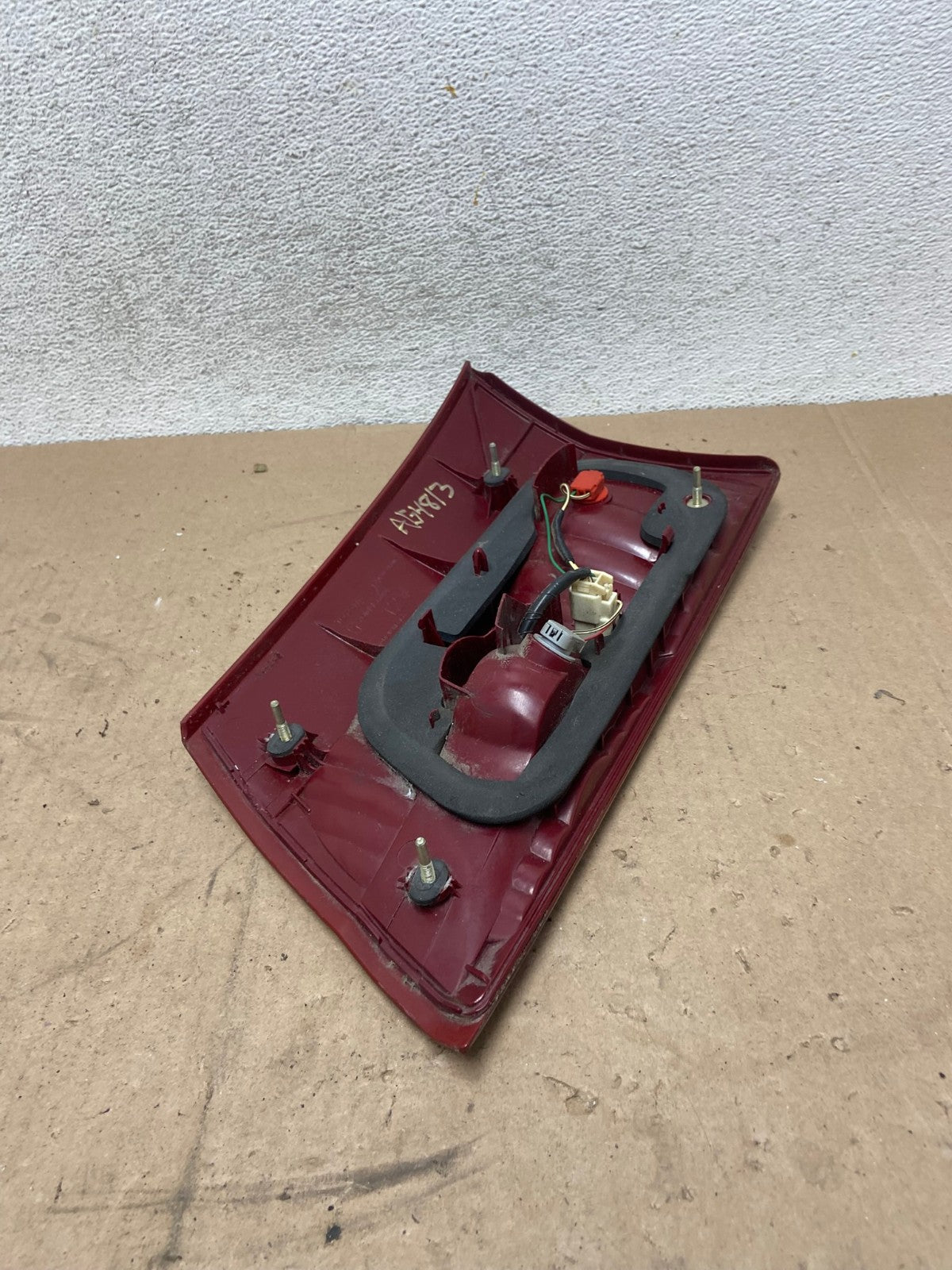 2004 - 2005 Toyota Sienna Left Driver LH Side Inner Tail Light AG4813 LK5