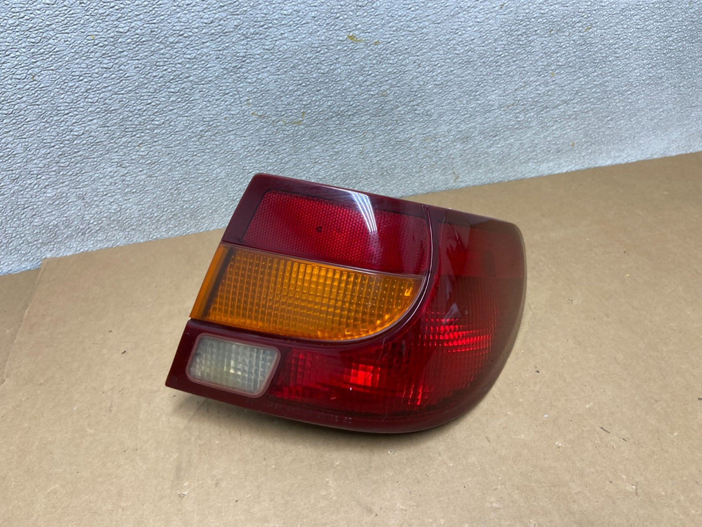 2000-2002 Saturn SL S-Series Right Passenger RH Side Tail Light OEM Z6651 DW0