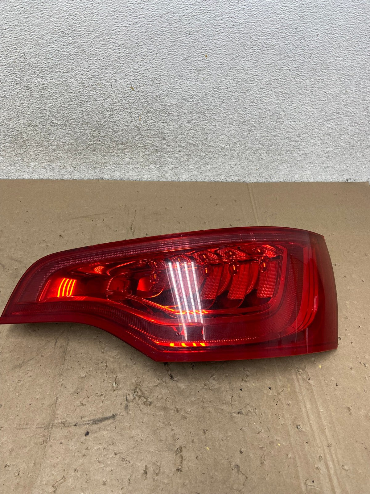 2010 - 2015 Audi Q7 Right Passenger RH Side Tail Light AG5473 LK0