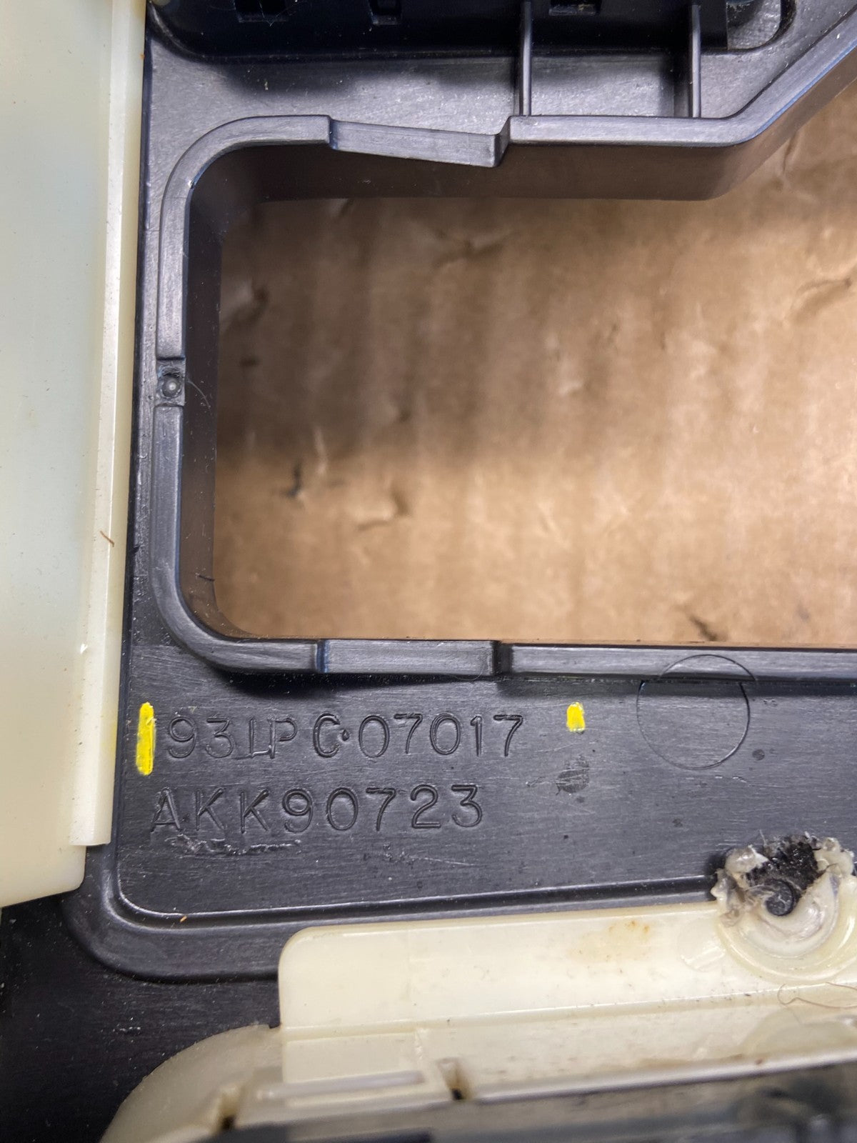 2007-2008 Suzuki XL-7 Center Console Climate Control Shifter Panel Trim AD21945