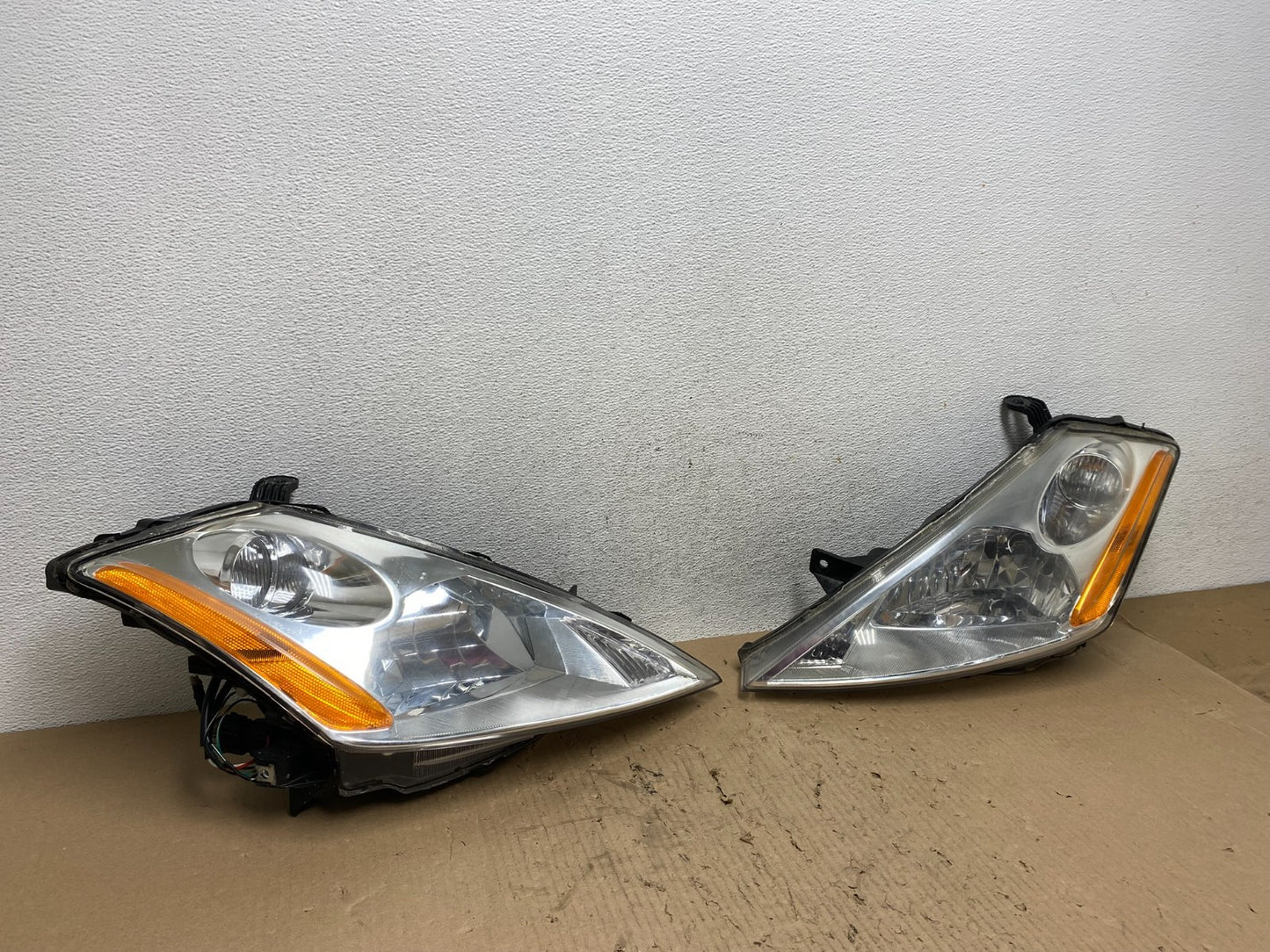 2003 to 2007 Nissan Murano Headlights Halogen Left+Right AE8863 DW2