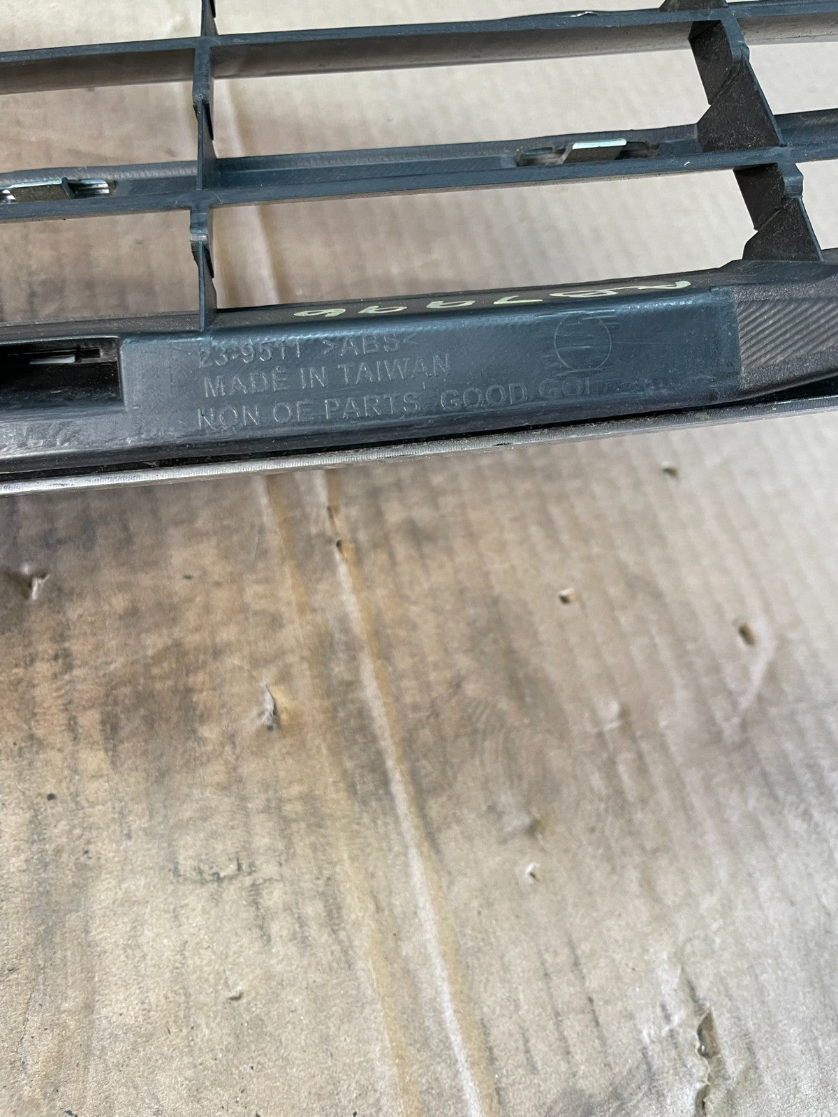 2000 to 2003 Mercedes Benz E-Class E320 E55 Front Upper Grill Grille AB79964