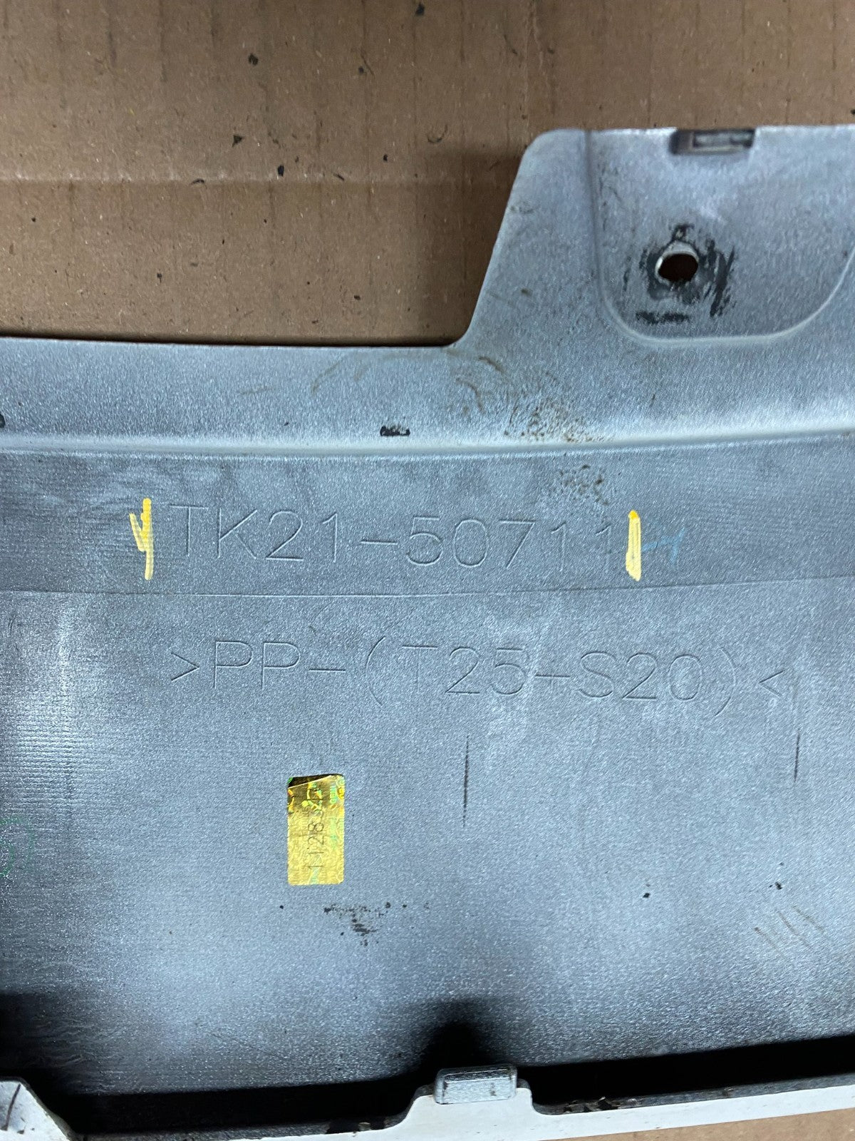 2013-2015 Mazda CX-9 Front Upper Grille Filler Panel Moulding W4674 DG10