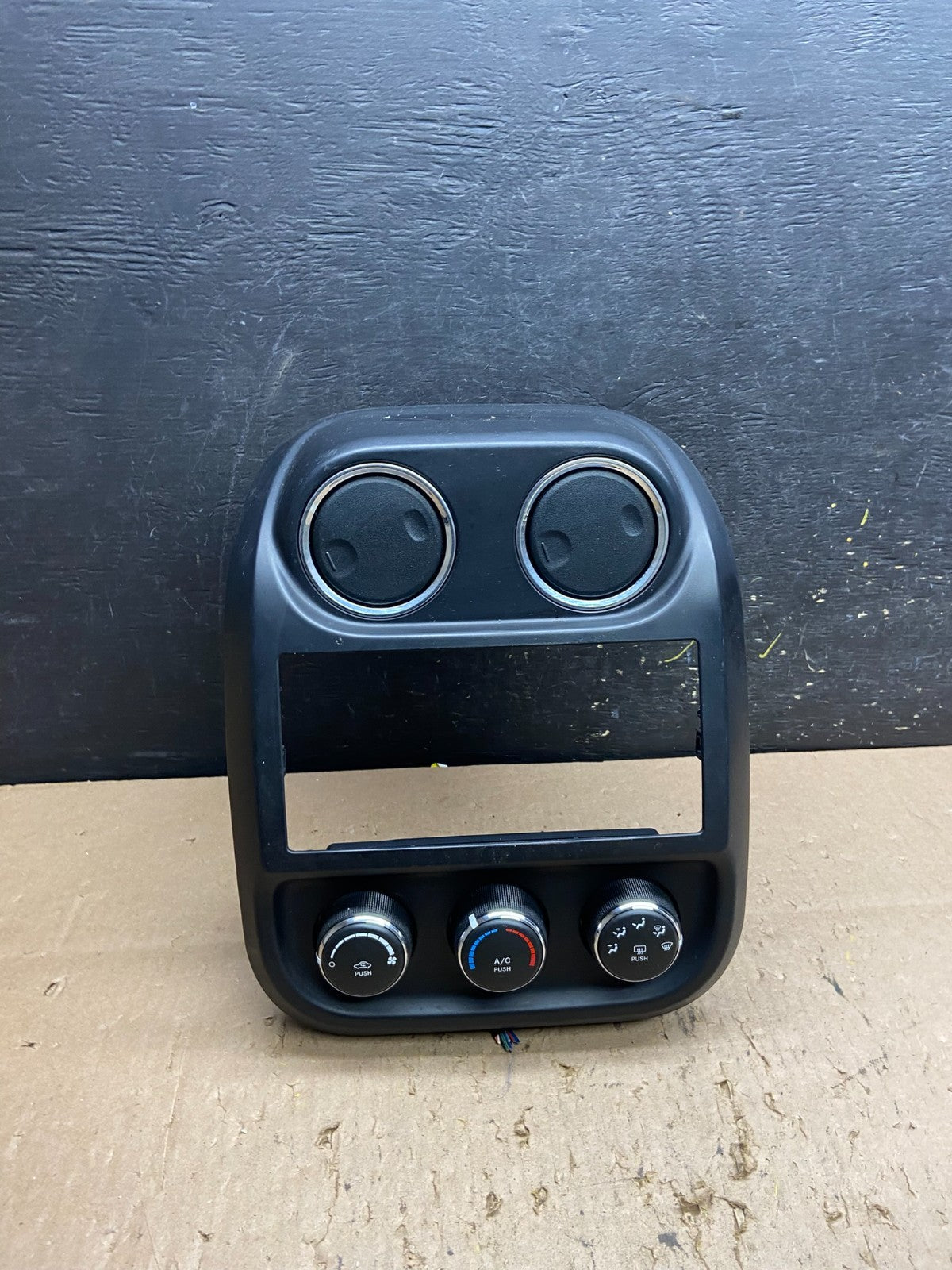 2011 to 2017 Jeep Compass Dash Climate Temperature Control Radio Bezel T6246 DG0
