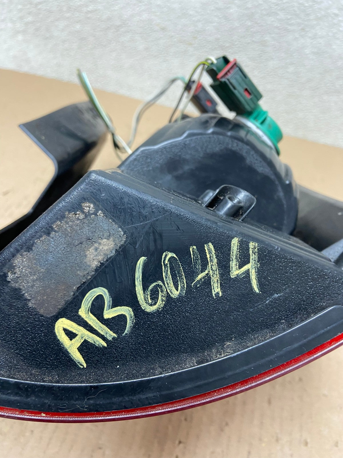 2008-2010 Chrysler Town and Country Left Driver Tail Light Oem AB6044 LK5