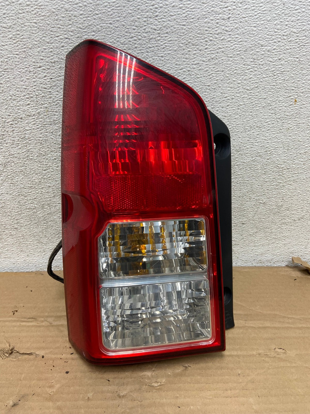 2005 to 2012 Nissan Pathfinder Tail light Left Driver Lh Side AG8164 LK0
