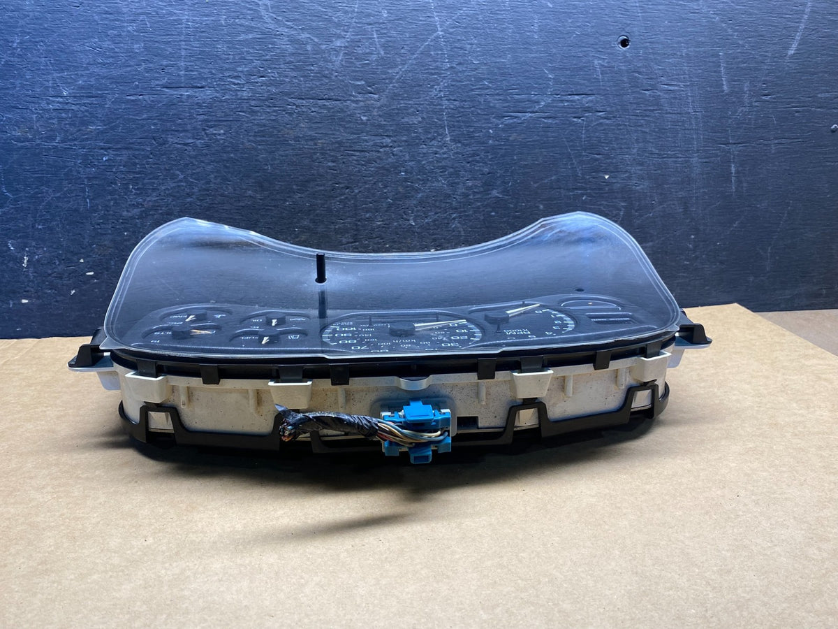 2002 GMC Yukon Speedometer Cluster Gauge AH7085 DG3