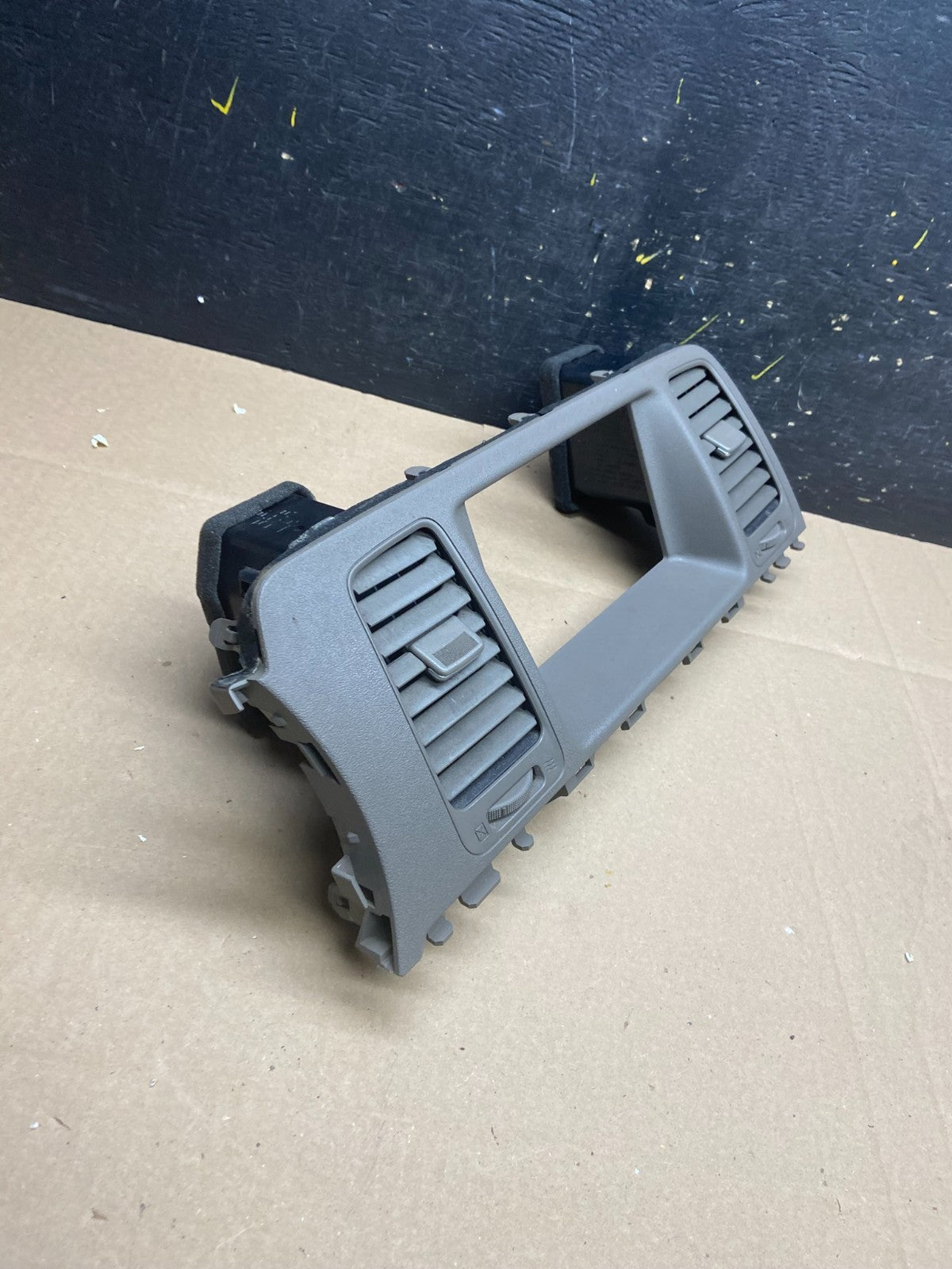 2009-2014 Nissan Murano Radio Center Console Display Bezel Air Vent OEM T9104 DG1