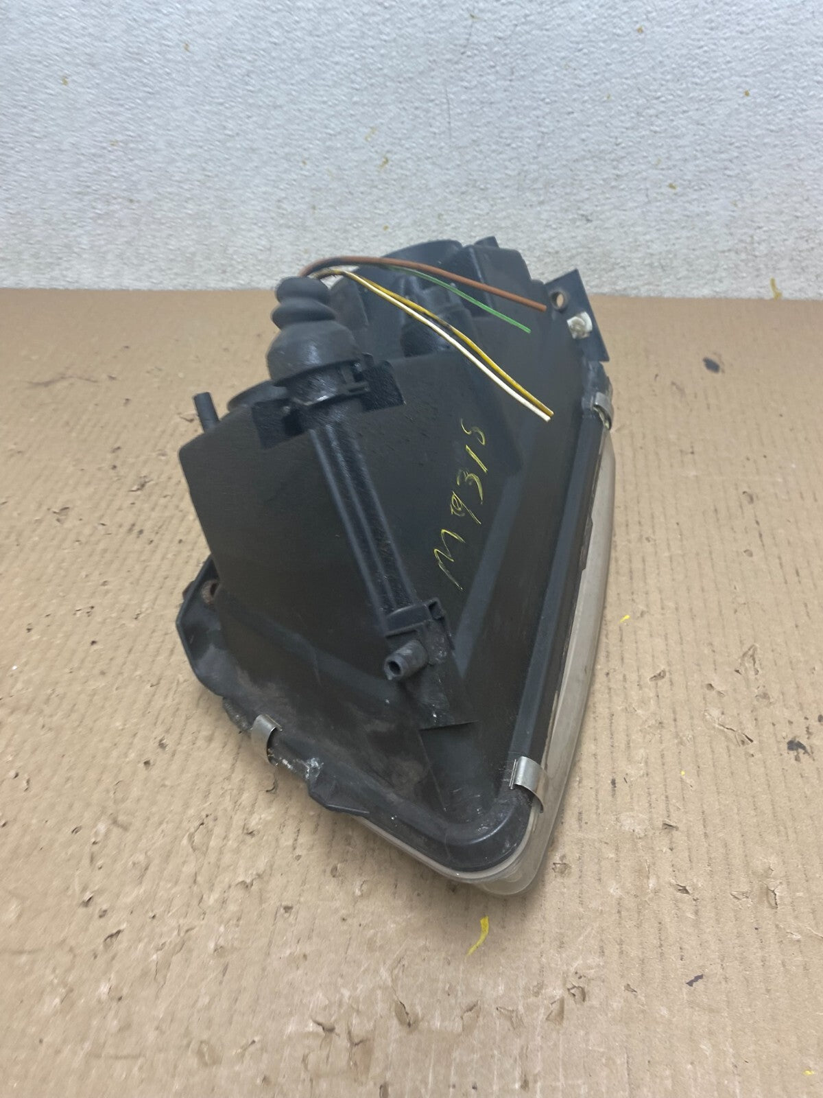 1998 to 2001 Volkswagen Passat Right Side Headlight OEM M9318 DW11