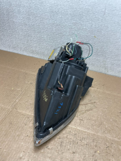 2004 to 2006 Chrysler Pacifica Headlight Left Driver LH Xenon OEM Y8960 DW7