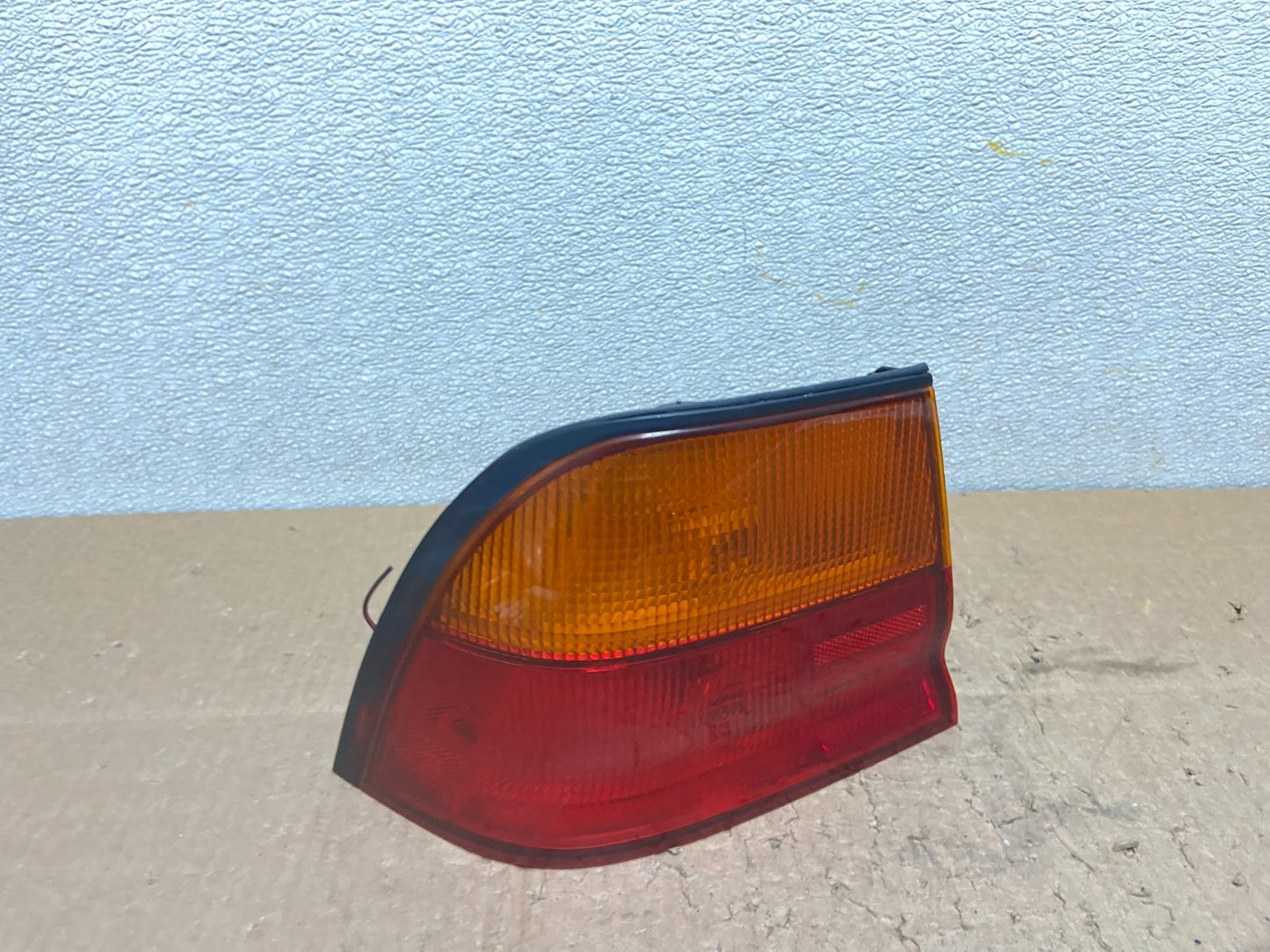 1995 1996 Nissan Maxima Left Driver LH Side Tail light Oem Z0874 DW0