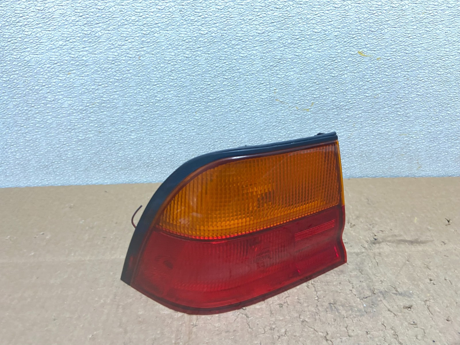 1995 1996 Nissan Maxima Left Driver LH Side Tail light Oem Z0874 DW0