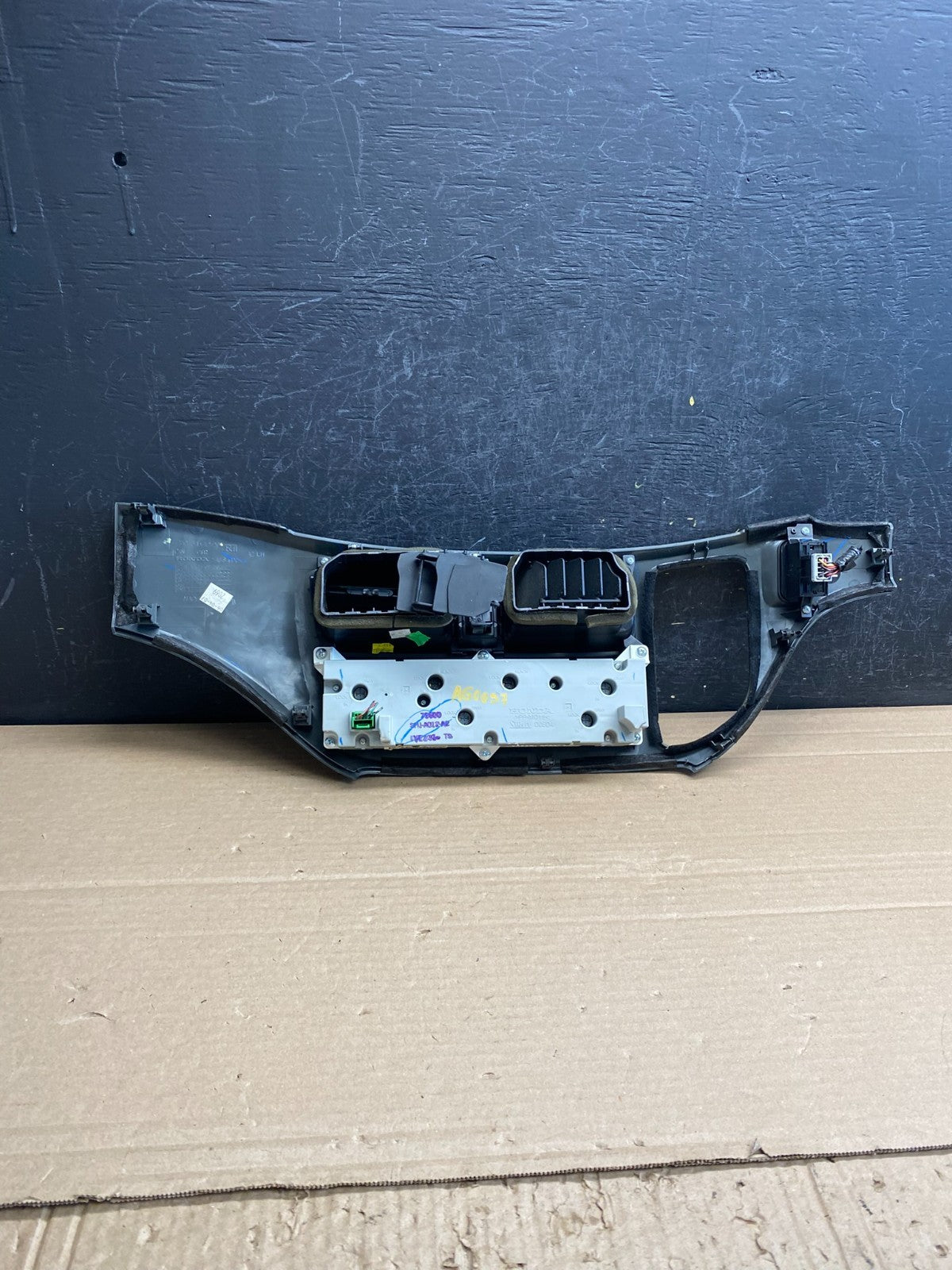 2005 to 2010 Honda Odyssey Radio Climate Control Dash Trim Bezel AG0057 DG2