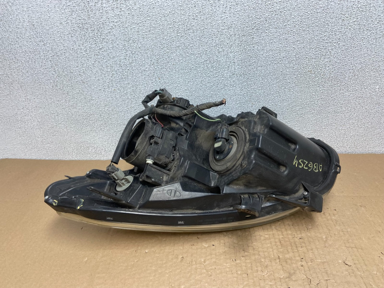 2009-2013 Nissan Rogue Right Passenger Xenon HID Headlight OEM AB6254 DW9