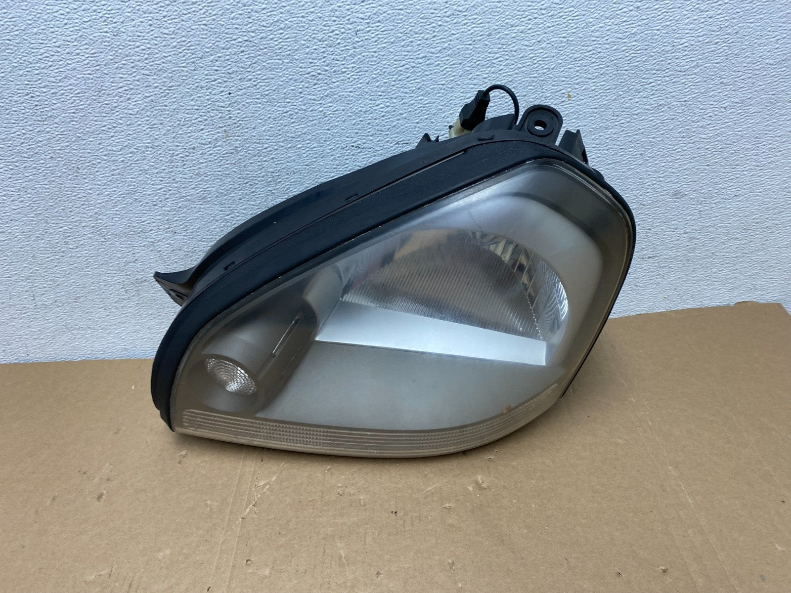 2005 to 2008 Hyundai Tucson Left Driver LH Side Headlight AD7874 DW0