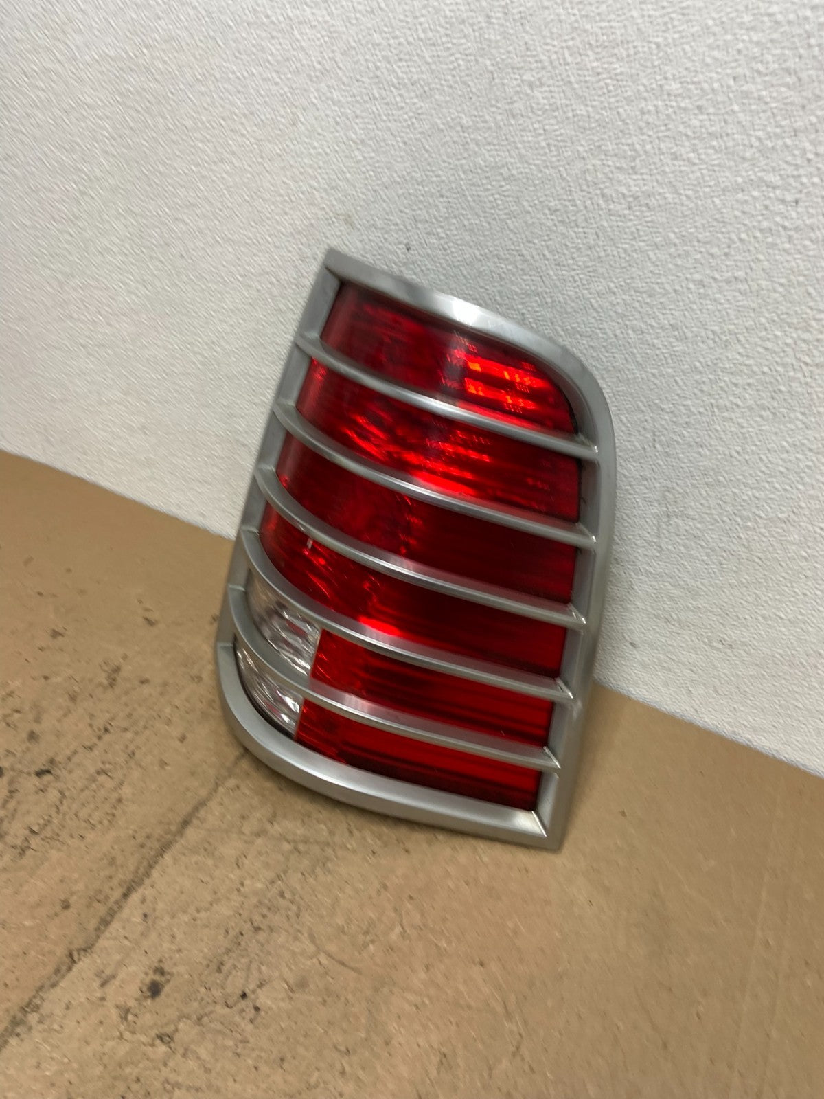 2002 2003 2004 2005 Mercury Mountaineer Right Passenger Tail Light AC7422 DW1