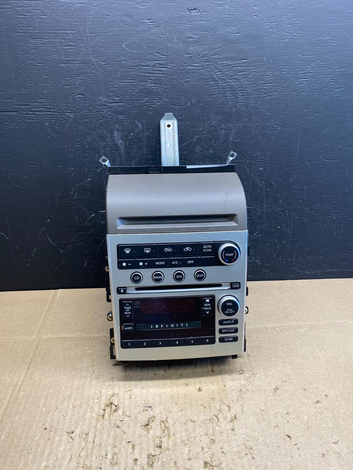 2005 to 2006 Infiniti G35 Radio Player Climate Control Panel Bezel AC4609 DG0