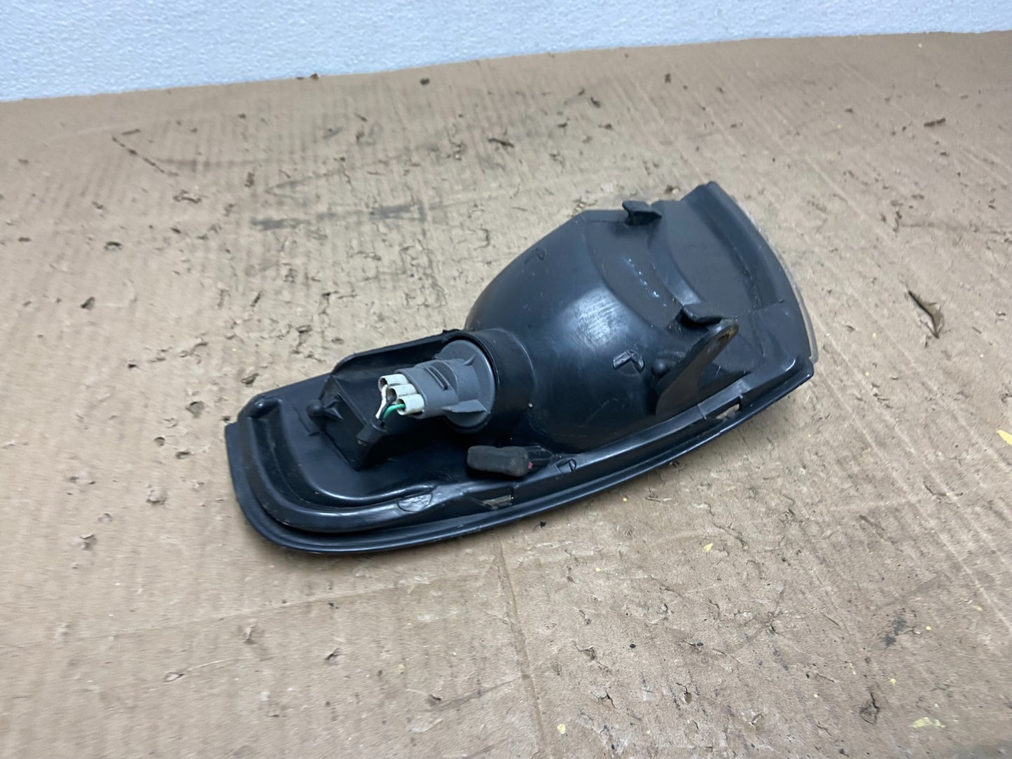 1996 to 1998 Mazda MPV Front Passenger Right Side Turn Signal AC0086 DG5