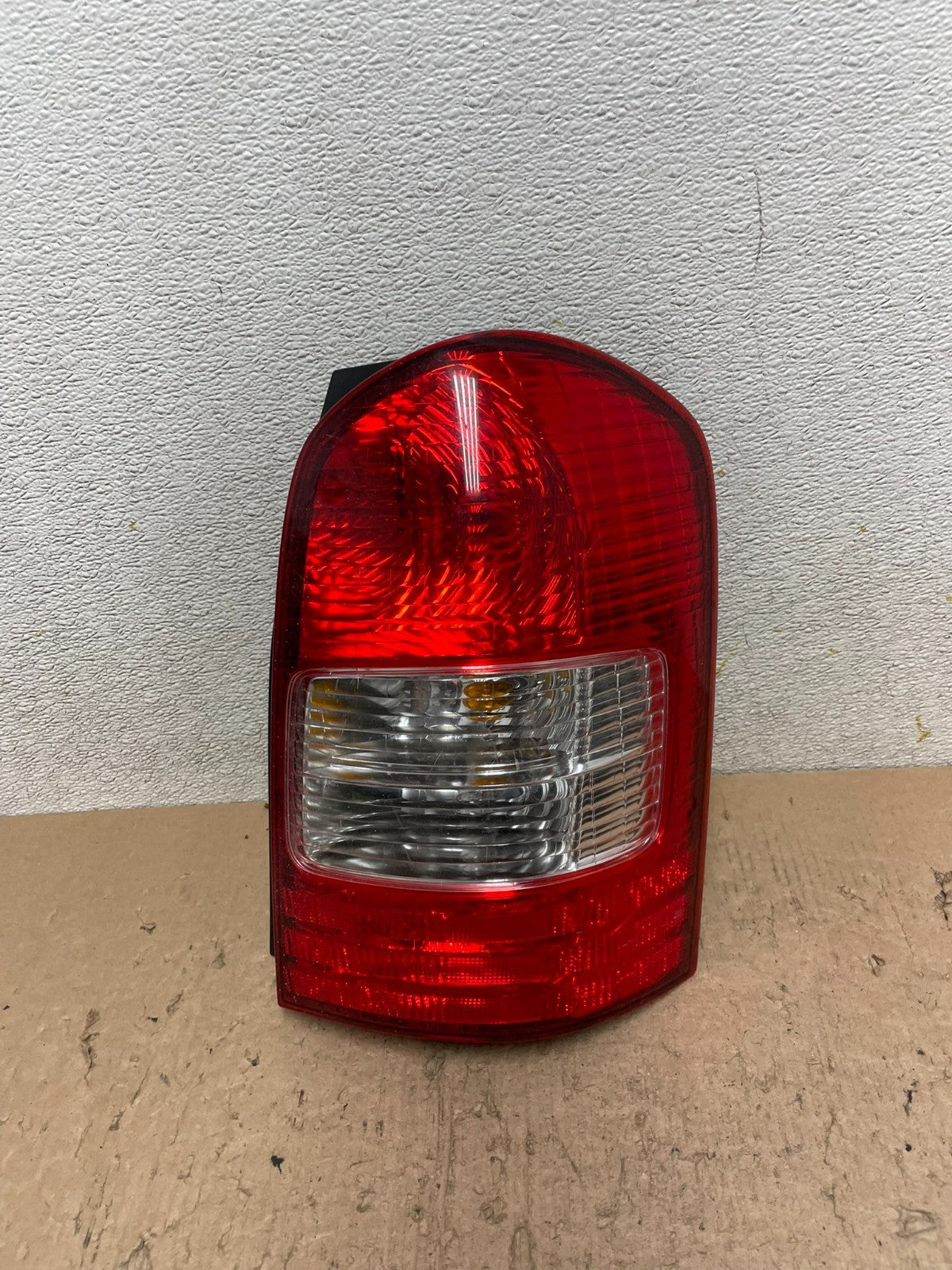 2000 2001 Mazda Mpv Right Passenger RH Side Tail Light Oem q3852 DG0