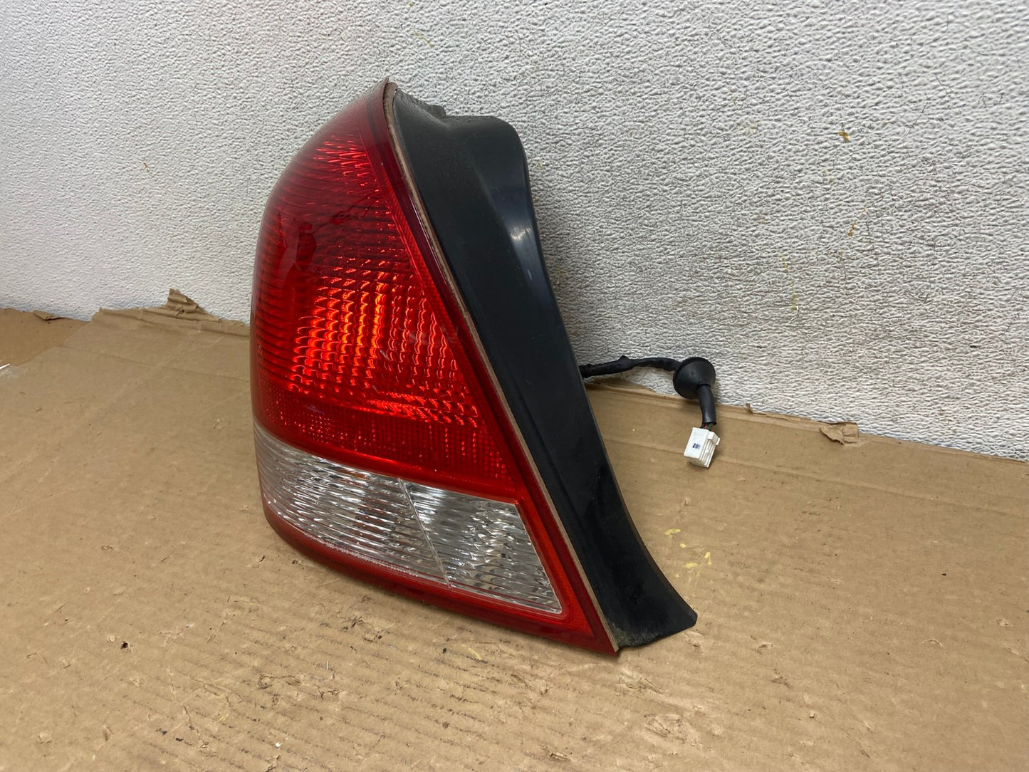 2001-2003 Sedan Hyundai Elantra Left Driver Lh Side Tail Light AG9286 LK2