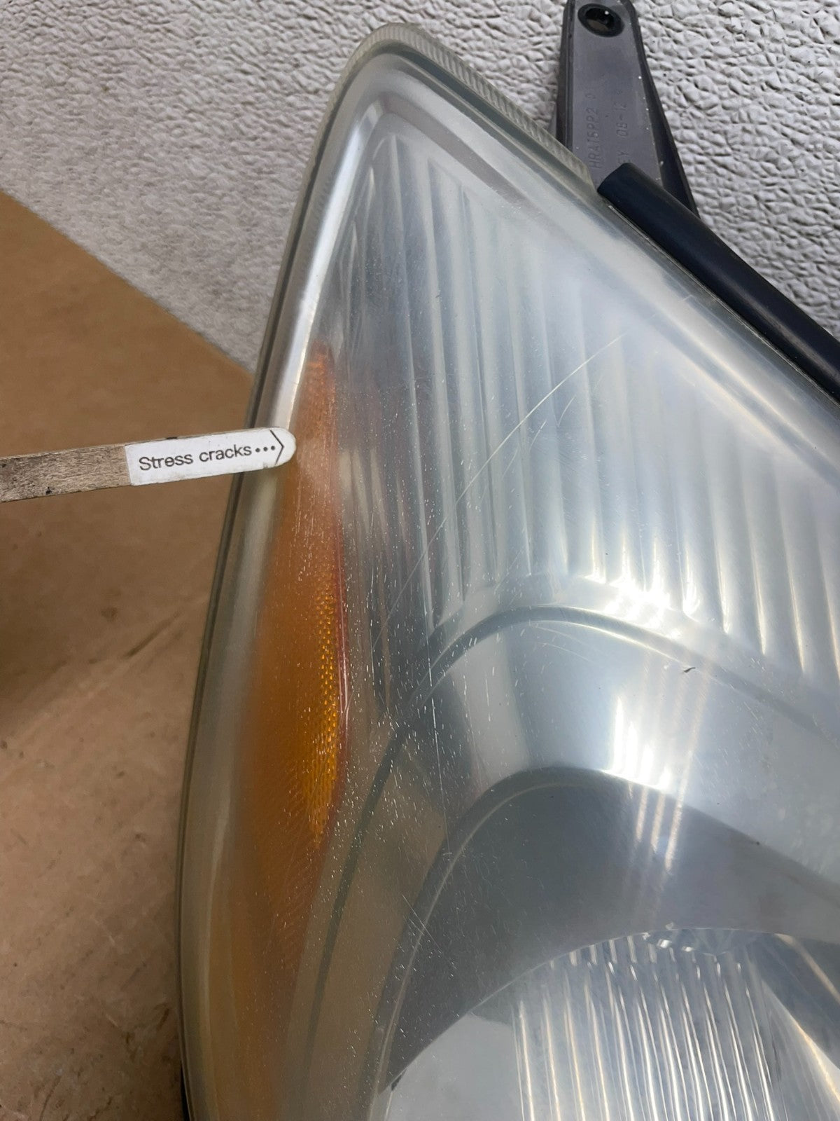 2004-2005 Toyota Sienna Driver Right Passenger Halogen Headlight OEM Q6742 DW5