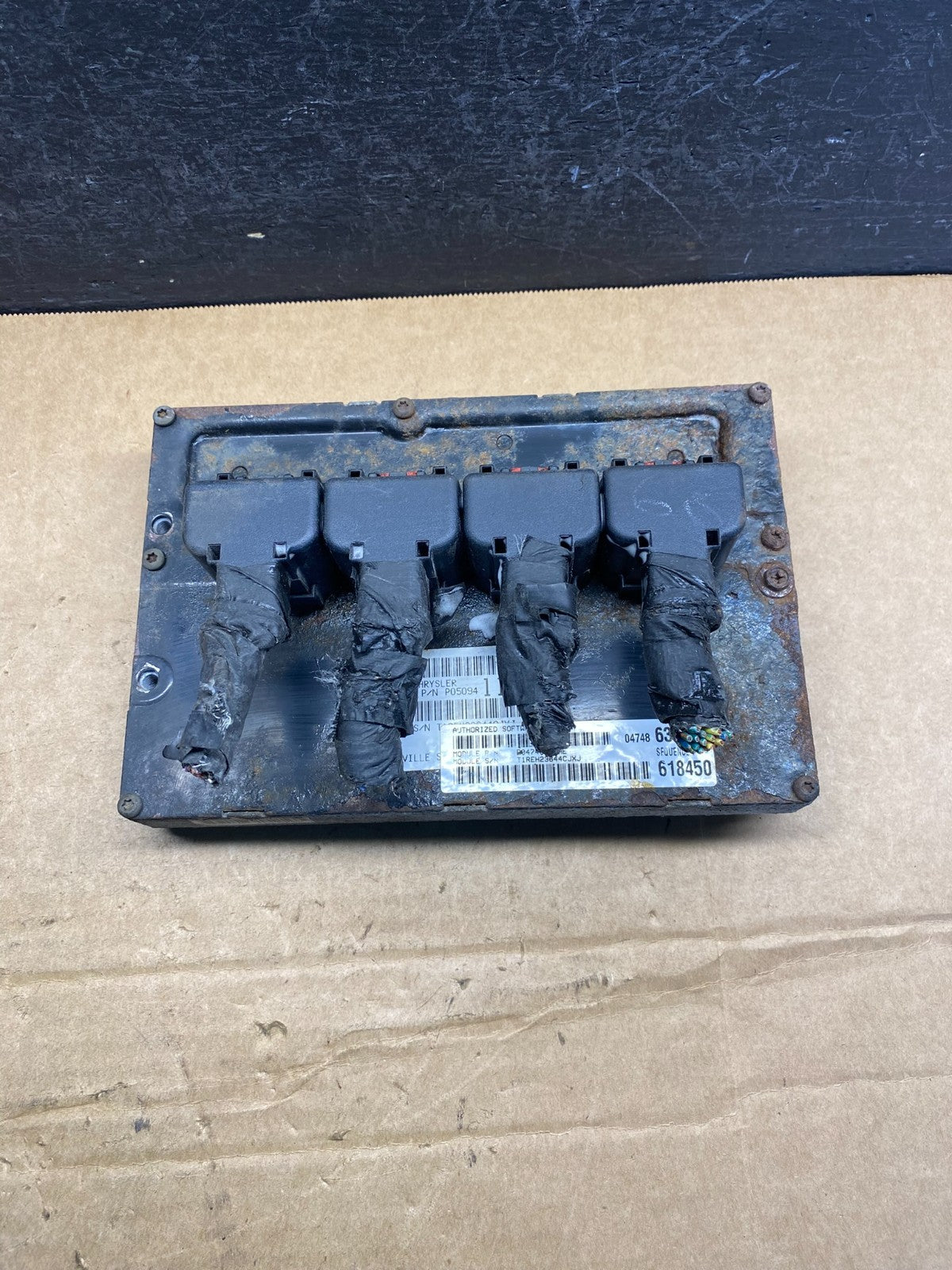 2005 Chrysler Town Country Caravan 3.3L Engine Control ECU P04748635AE ad7390 DG0