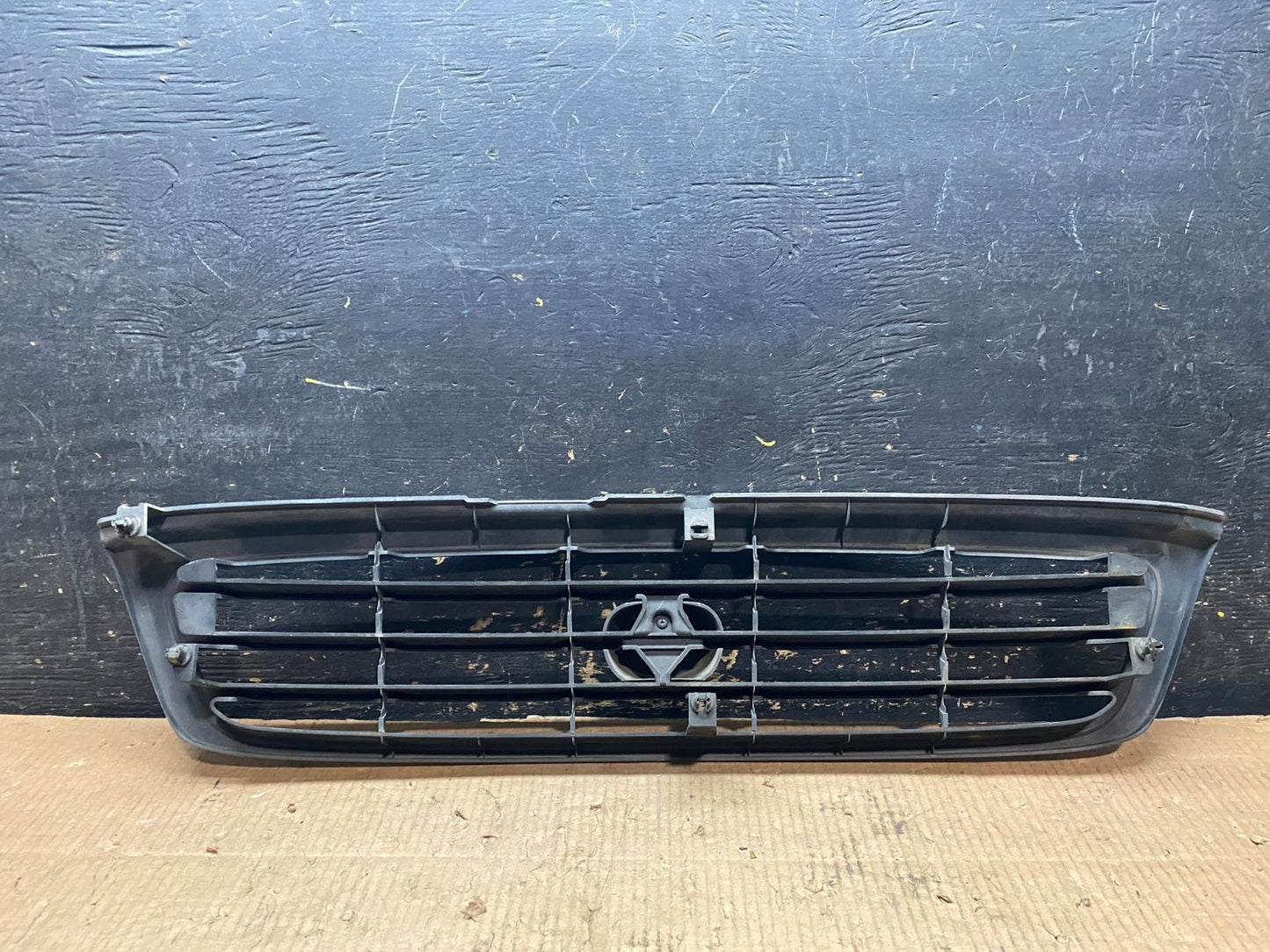 1998 to 1999 Mazda MPV Front Grill Grille Y6483 PS4