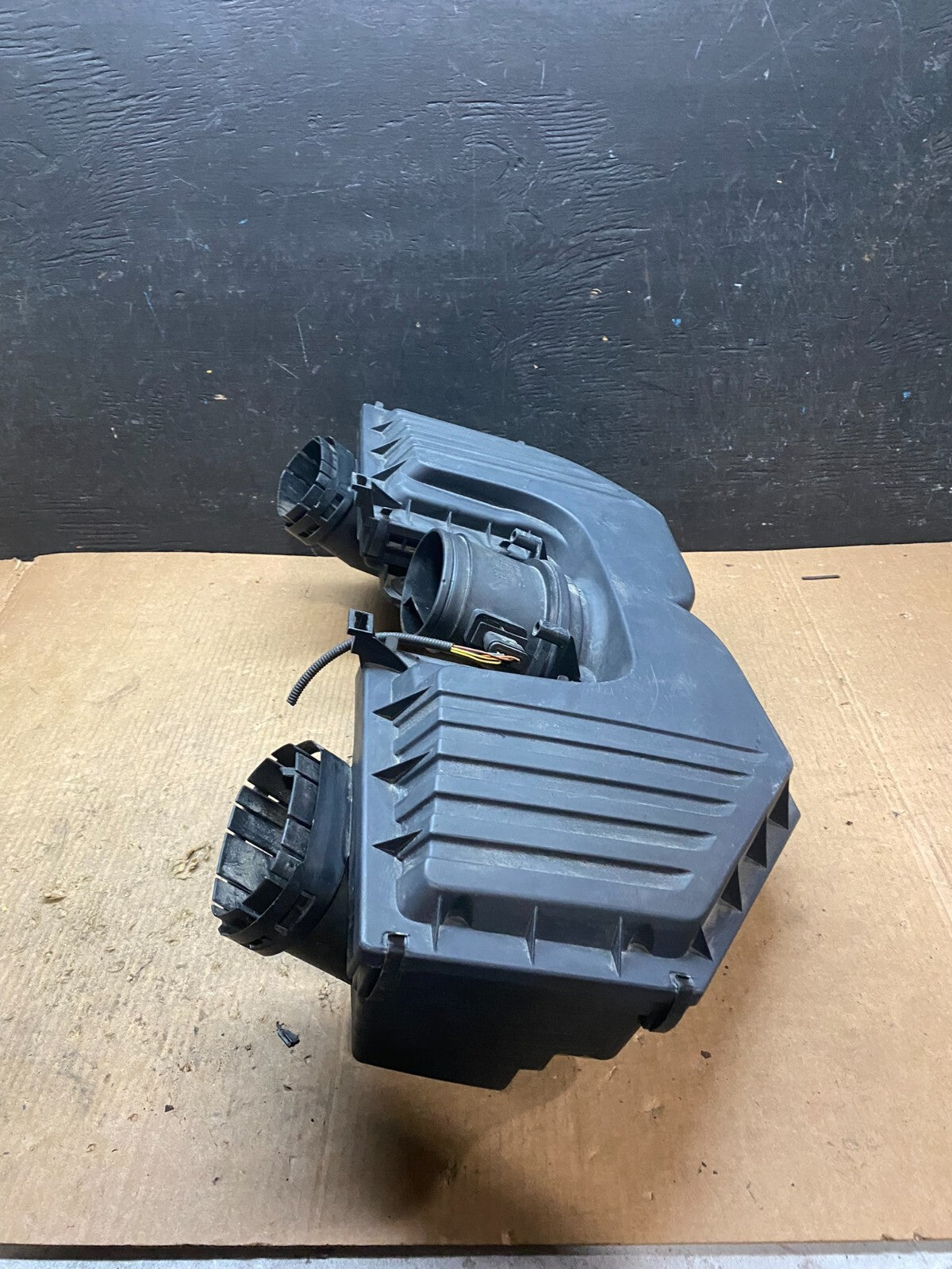 2007 to 2010 BMW E70 X5 N62 Air Intake Cleaner Filter 7548896 H6389 DG13