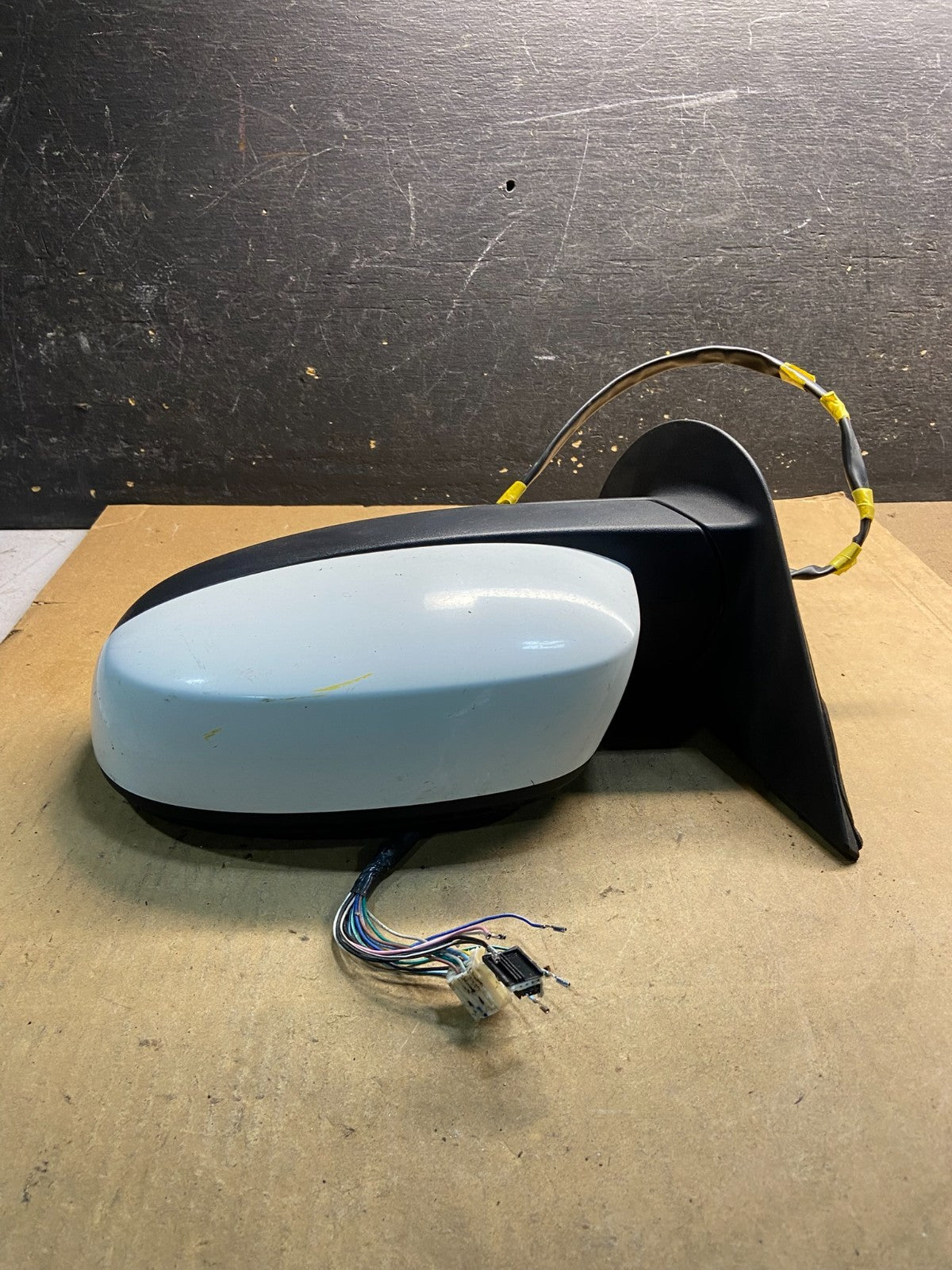 2007 to 2014 GMC Sierra Left Driver Side View Door Mirror OEM Z2371 MS2