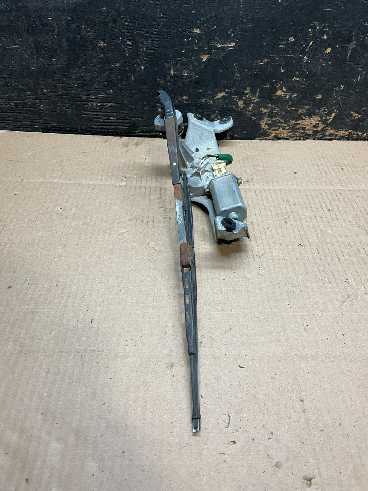 2000 to 2004 Subaru Legacy Wagon Rear  Windshield Wiper Motor W5949 PS4