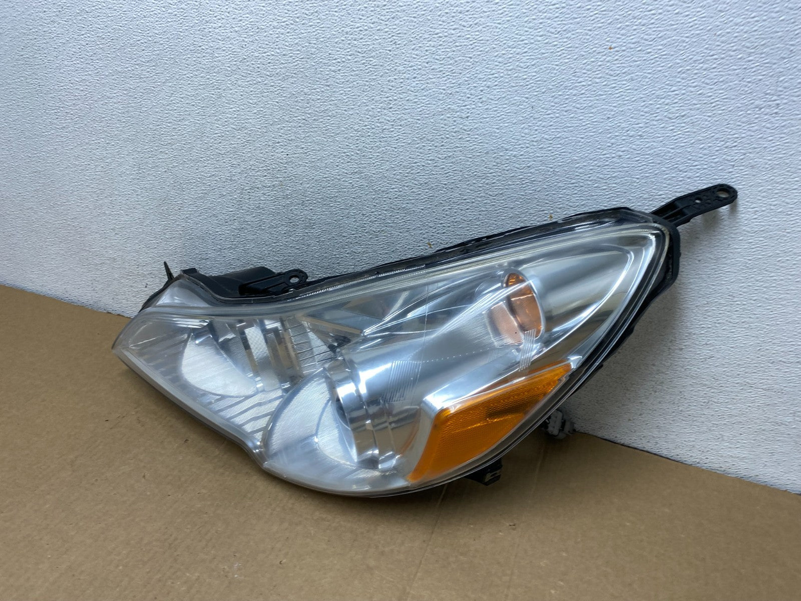 2010 2011 2012 Subaru Legacy Outback Left Driver Halogen Headlight AG1985 DW1