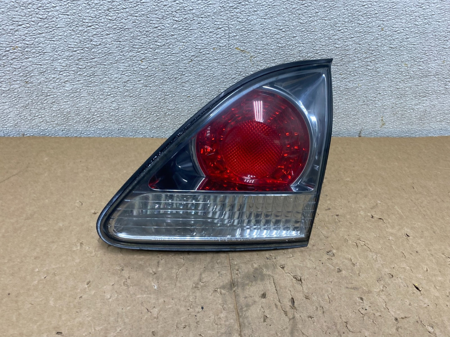 2000-2003 Lexus RX300 Right Passenger Side Rear Inner Tail Light Oem V0293 DW0